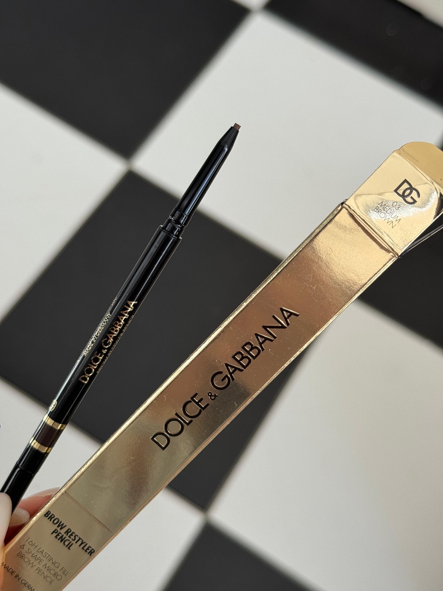 DOLCE&GABBANA Brow Restyler Pencil - Medium Brown
16H Lasting Fill & Shape Micro Brow Pencil