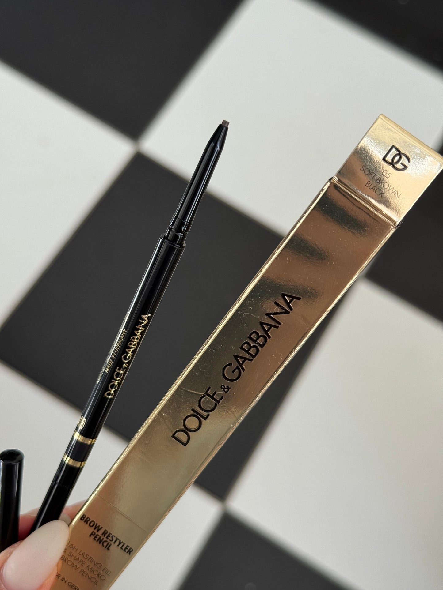 DOLCE&GABBANA Brow Restyler Pencil - Soft Brown Black
16H Lasting Fill & Shape Micro Brow Pencil