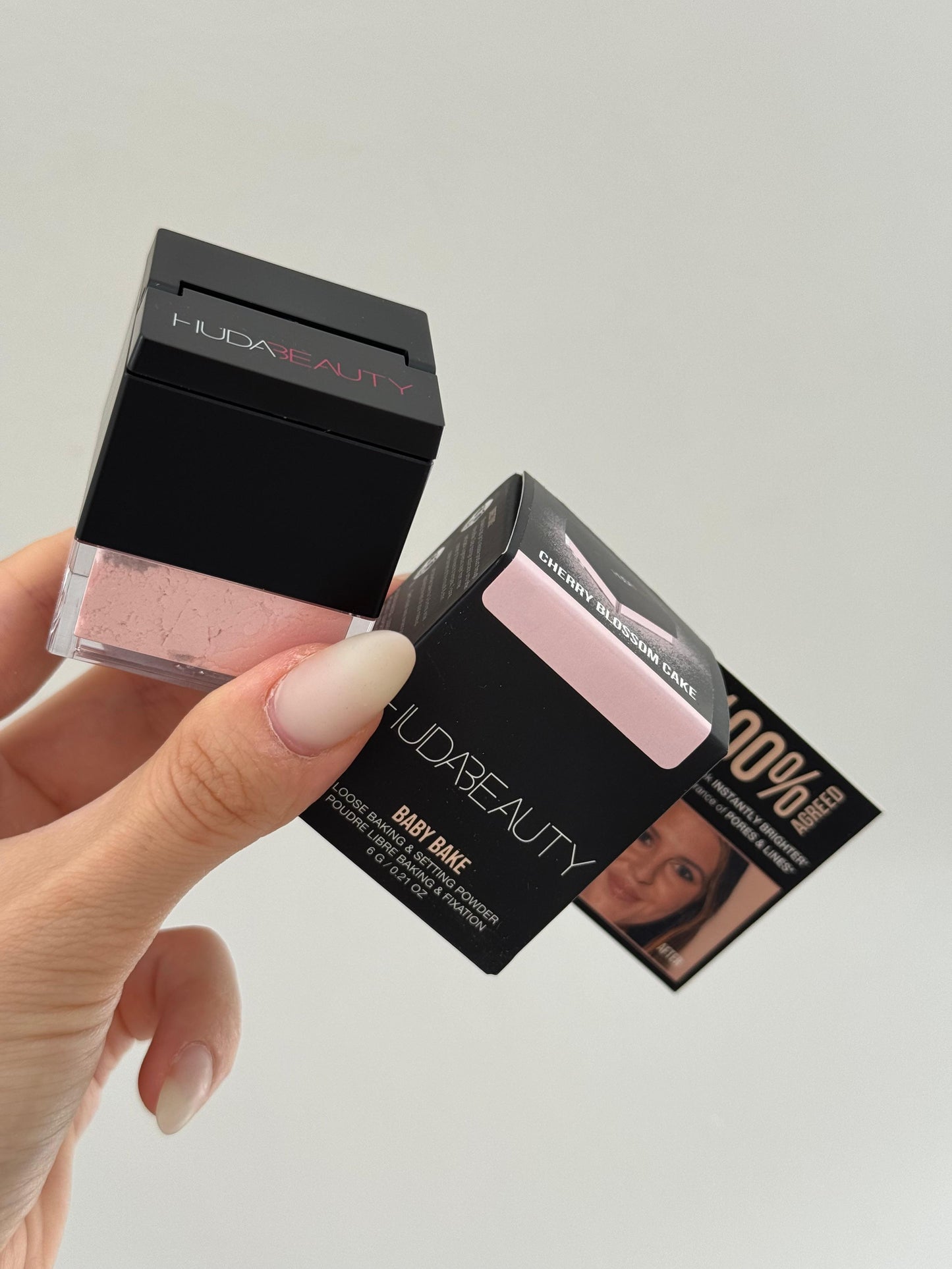 HUDA BEAUTY Baby Bake Mini Loose Baking & Setting Powder - Cherry Blossom Cake