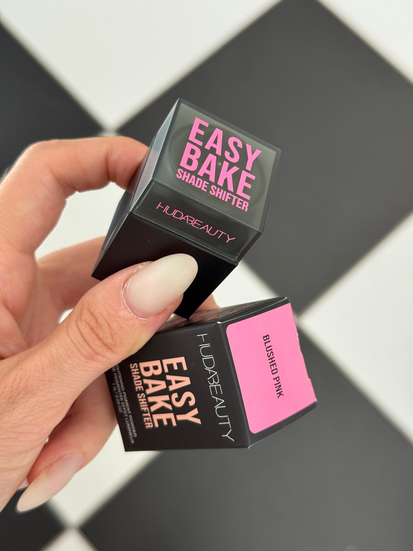 HUDA BEAUTY Easy Bake Shade Shifter Brightening Pigment Powder - Blushed Pink