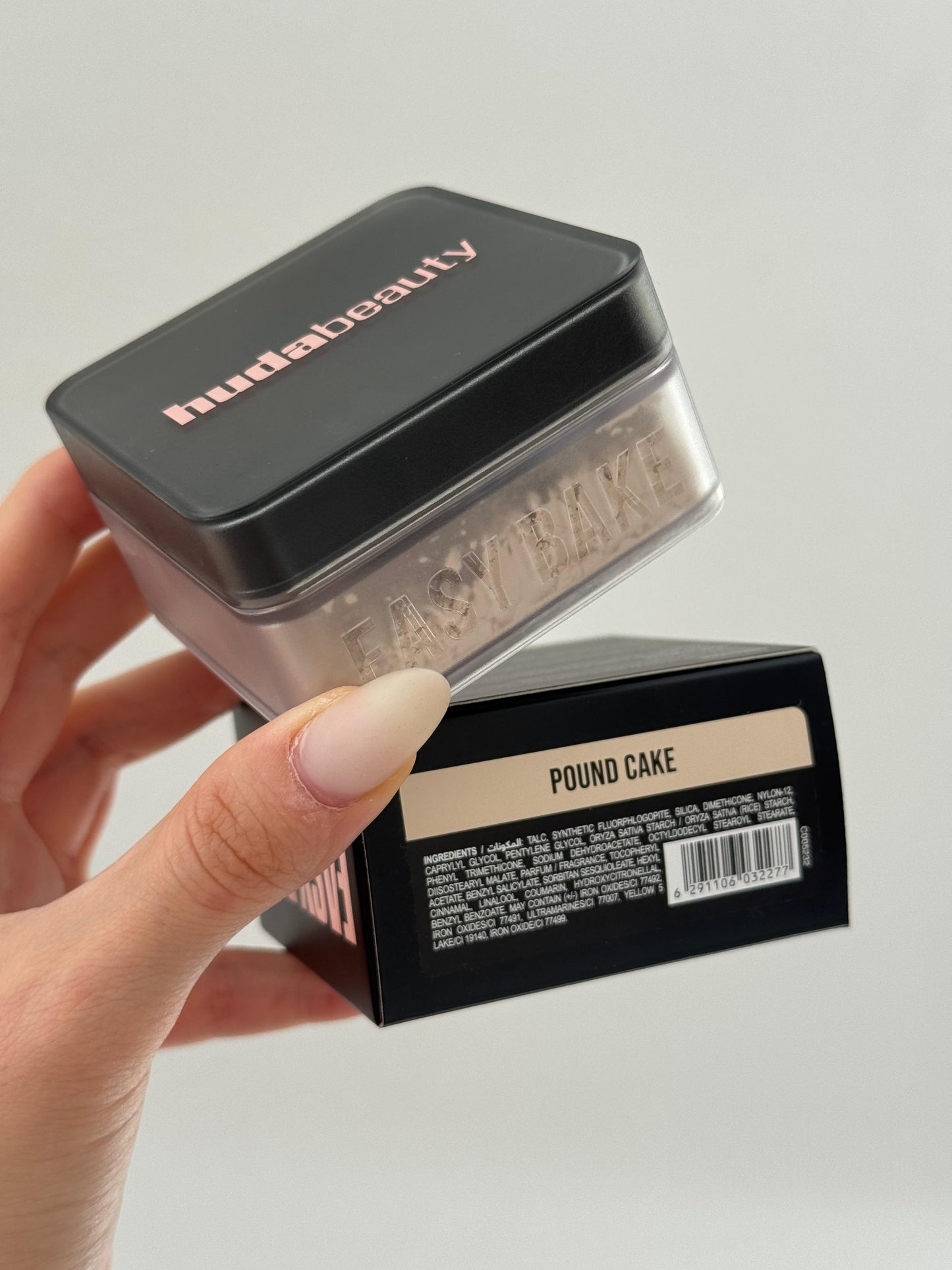 HUDA BEAUTY Easy Bake Loose Baking & Setting Powder - Pound Cake