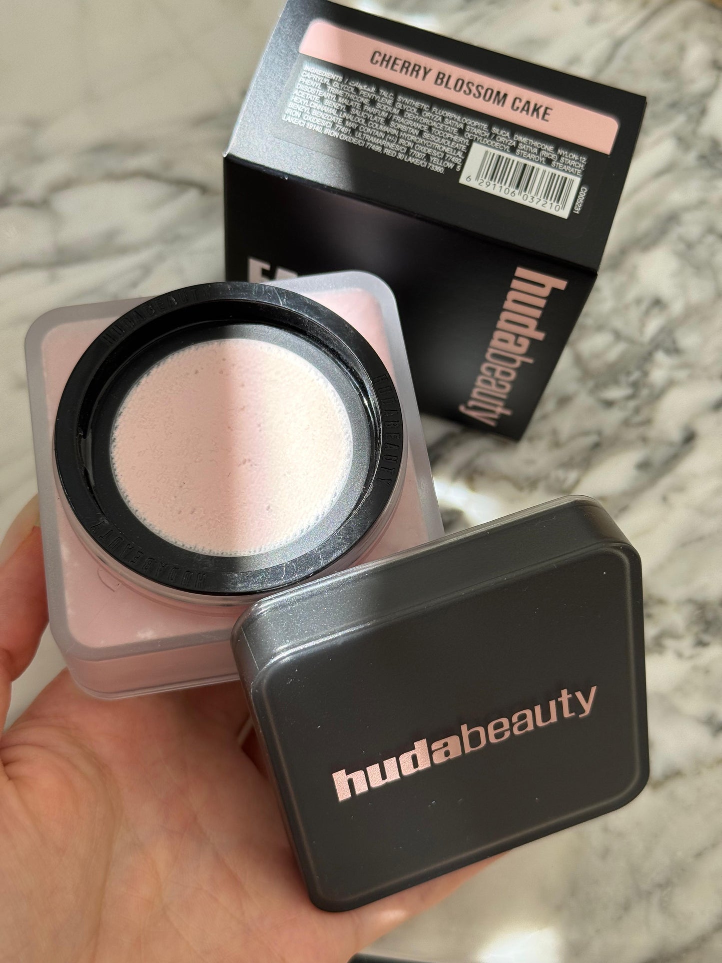 HUDA BEAUTY Easy Bake Loose Baking & Setting Powder - Cherry Blossom Cake