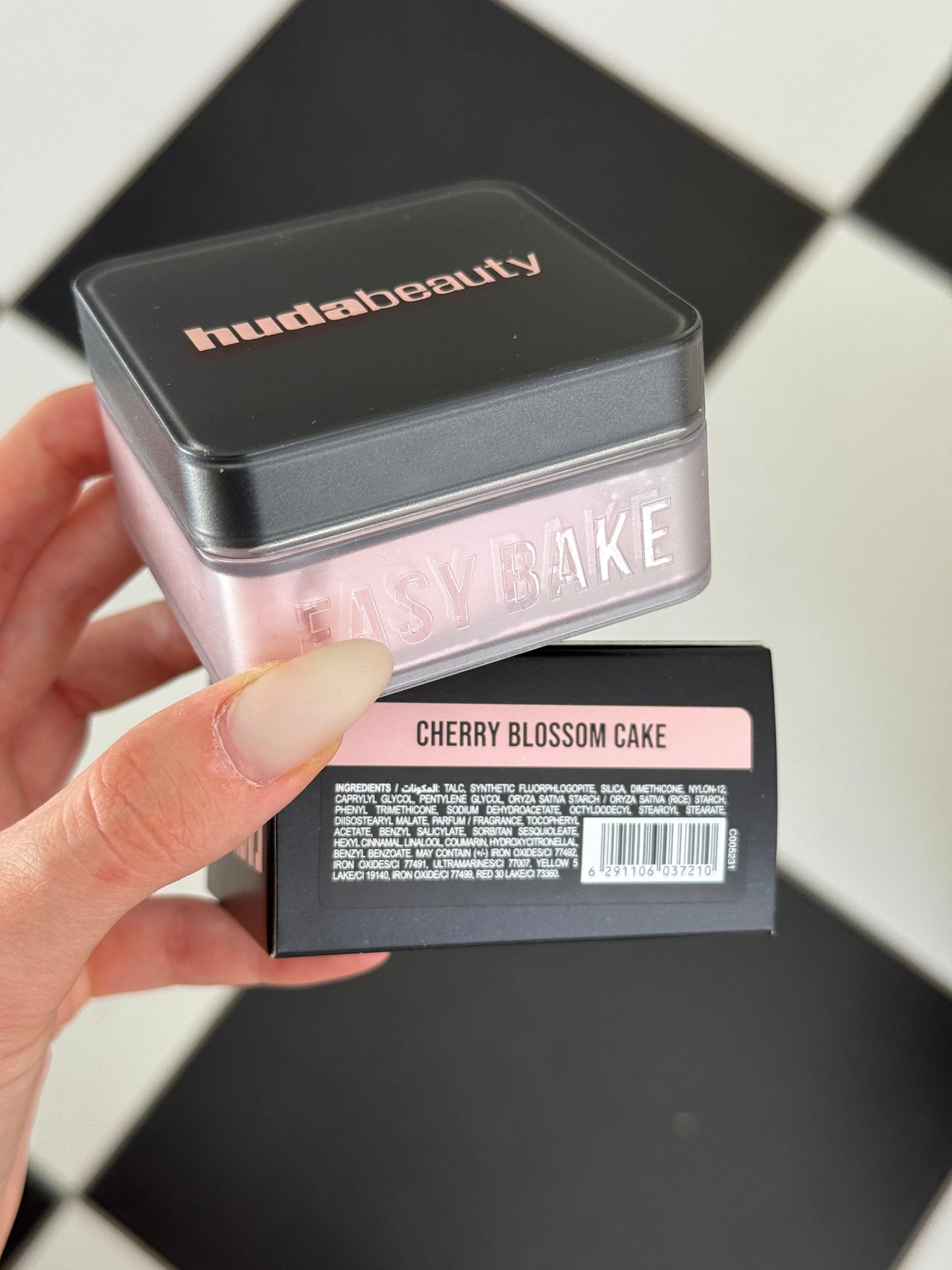 HUDA BEAUTY Easy Bake Loose Baking & Setting Powder - Cherry Blossom Cake