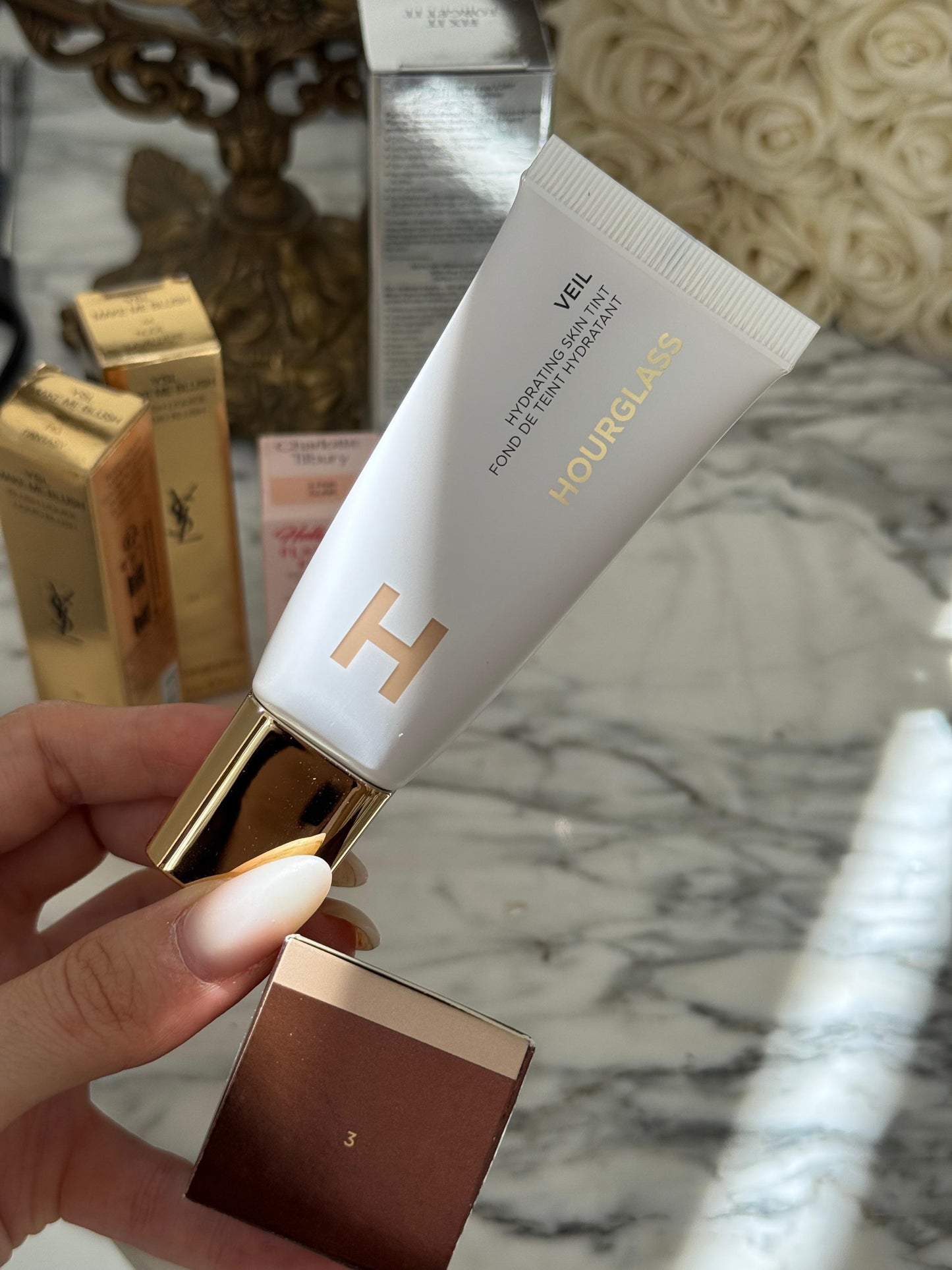 HOURGLASS Veil Hydrating Skin Tint