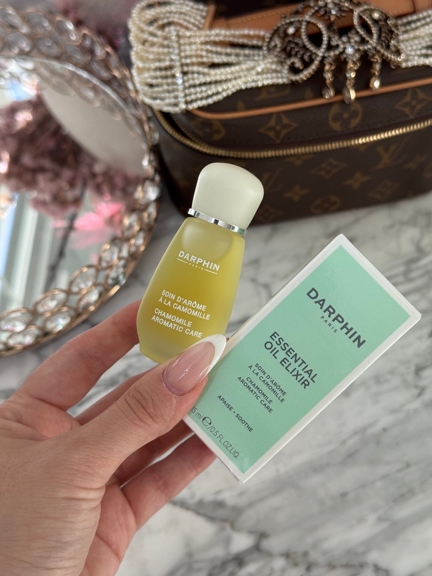 DARPHIN Essential Oil Elixir Chamomille Aromatic Care
Soothe, Protect And Natural Radiance To Sensitive, Redness-Prone Skin