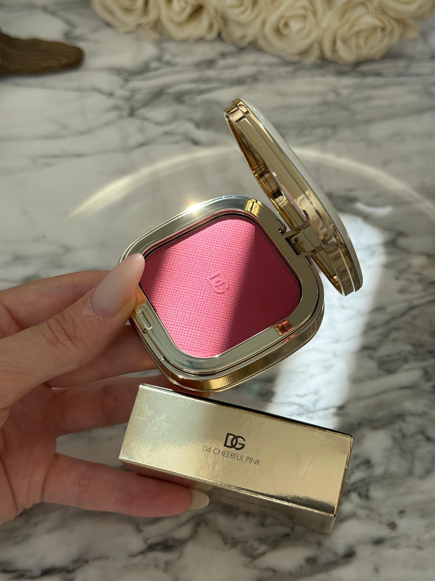 DOLCE & GABBANA
Cheek&Eyes Match - Lasting Blush & Eyshadow Powder (04)