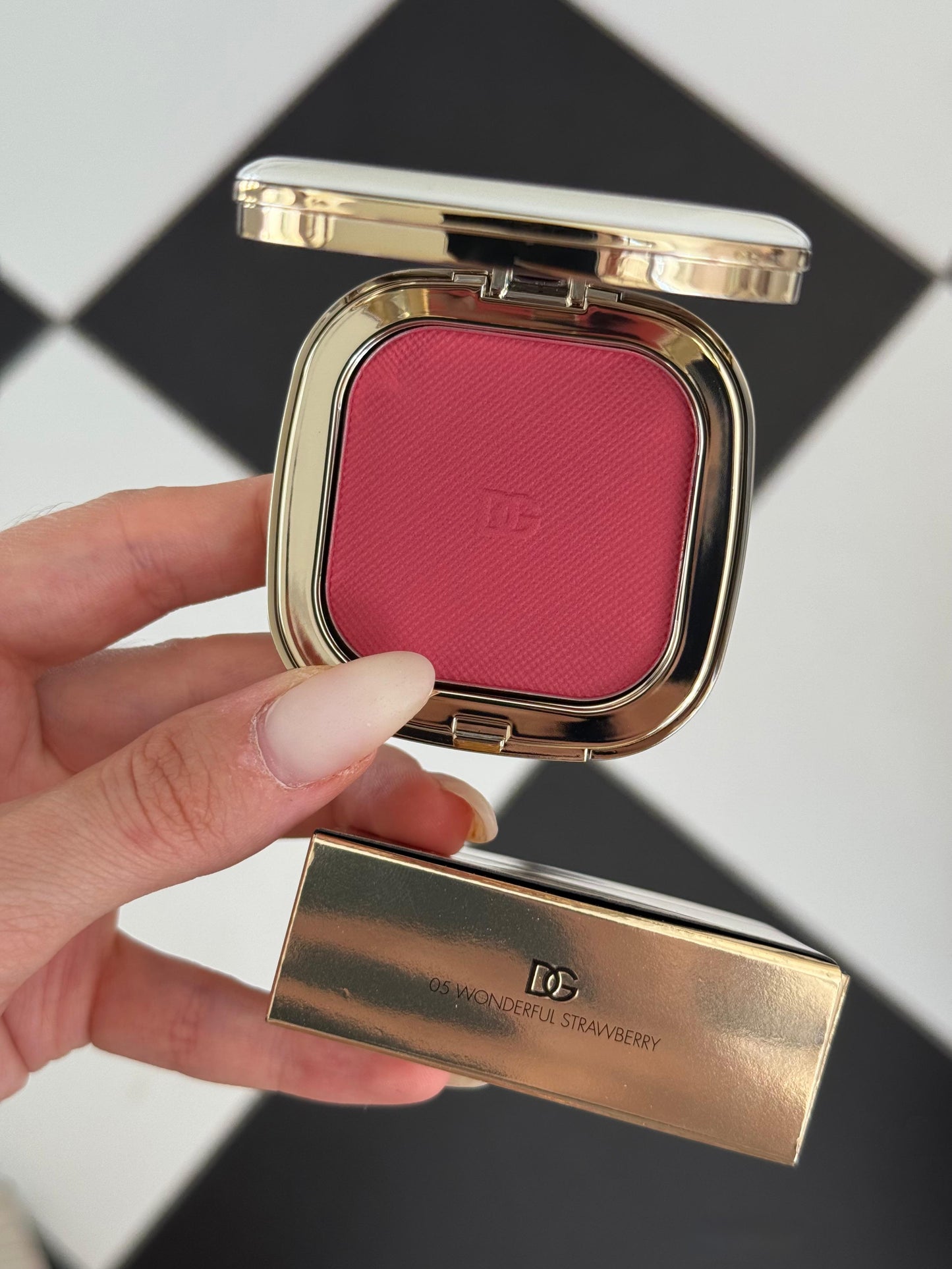 DOLCE & GABBANA
Cheek&Eyes Match - Lasting Blush & Eyshadow Powder (05)