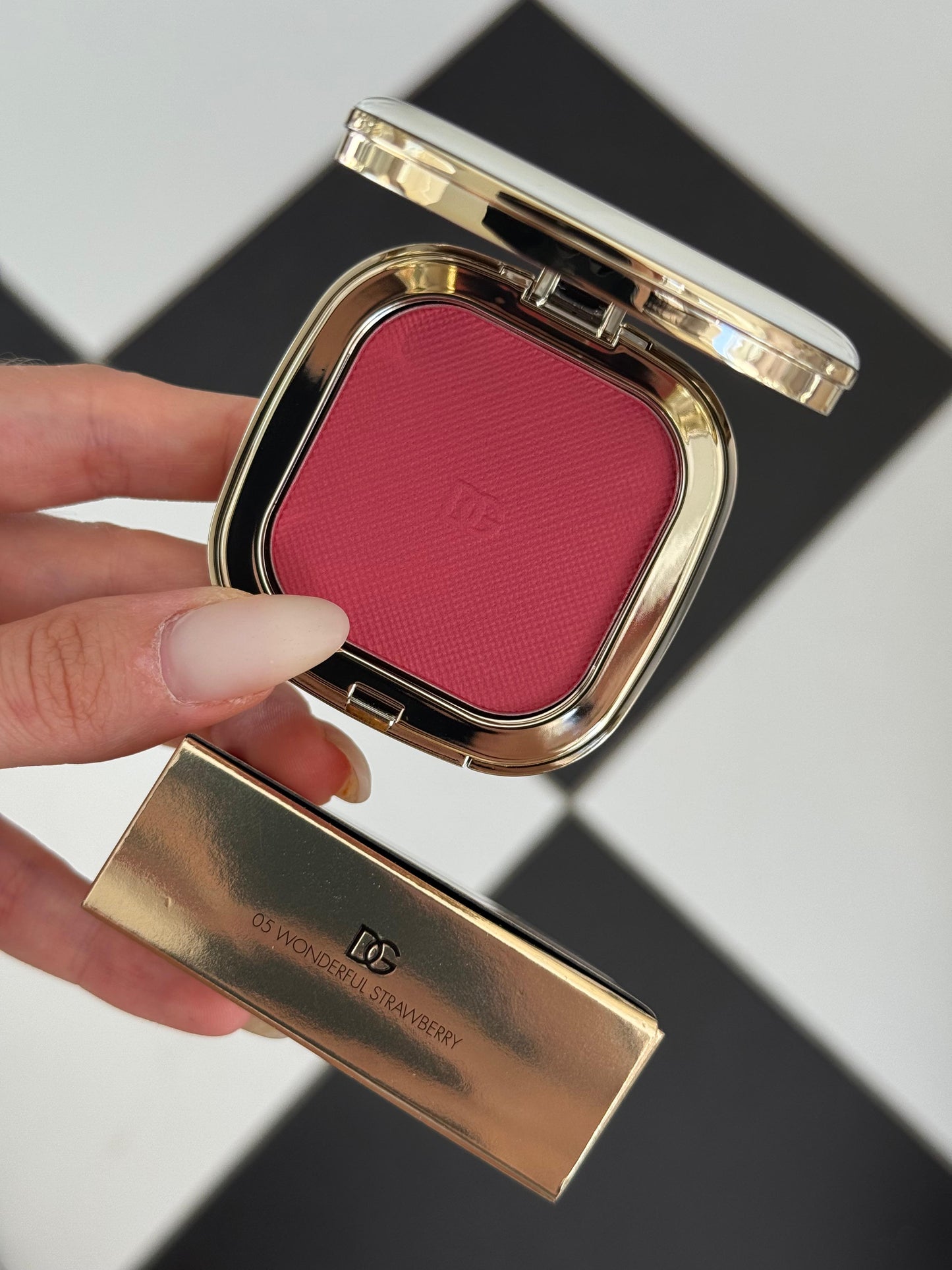 DOLCE & GABBANA
Cheek&Eyes Match - Lasting Blush & Eyshadow Powder (05)