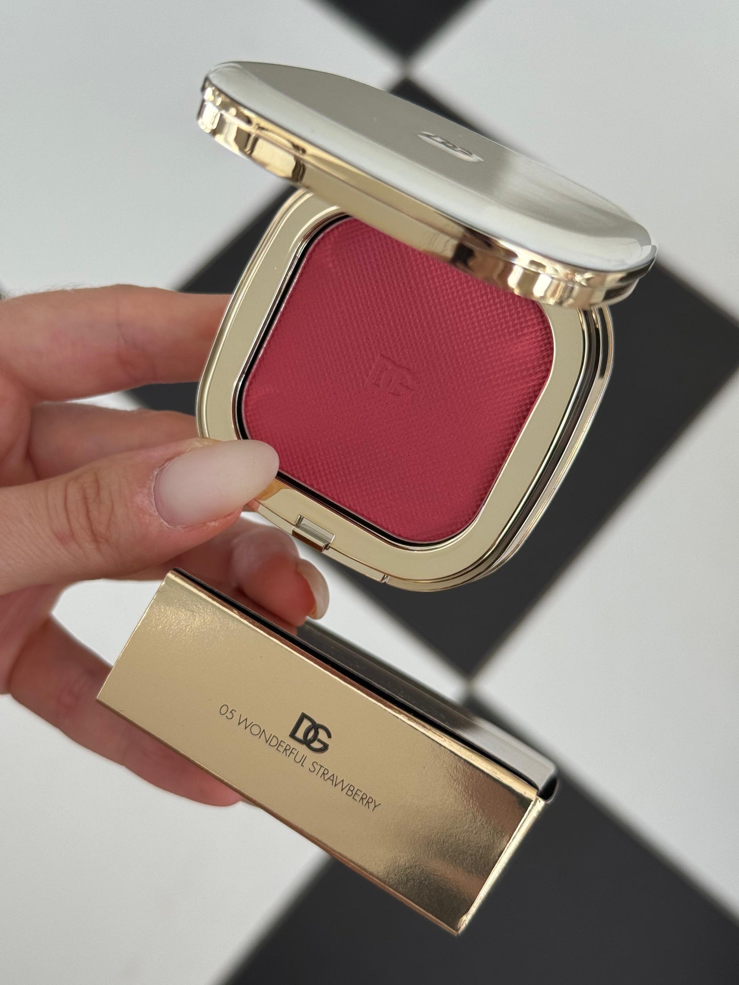 DOLCE & GABBANA
Cheek&Eyes Match - Lasting Blush & Eyshadow Powder (05)