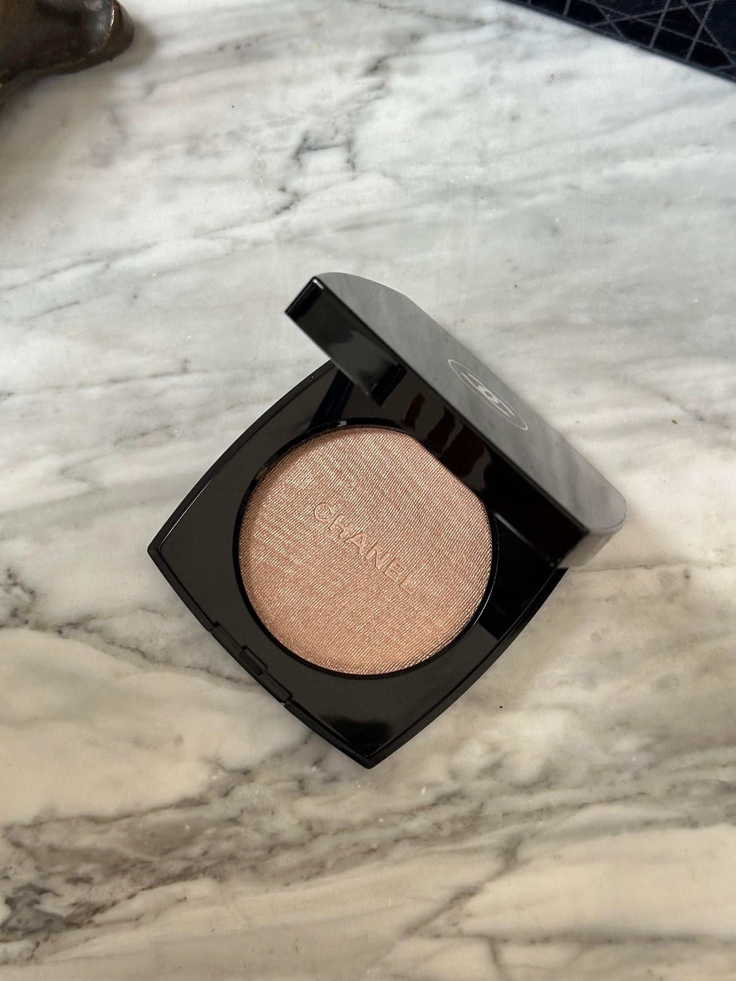 CHANEL Poudre Lumière
Highlighting Powder (10)