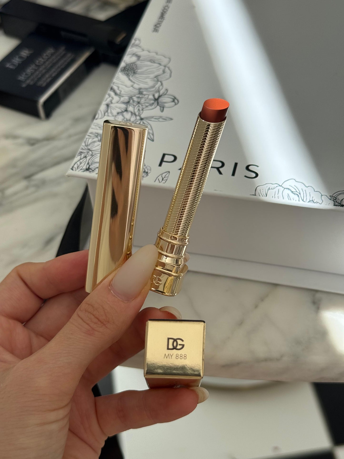 DOLCE&GABBANA My Comfy Matte Lipstick - My 888
Instant Rich Color & Hydration Lip Stylo