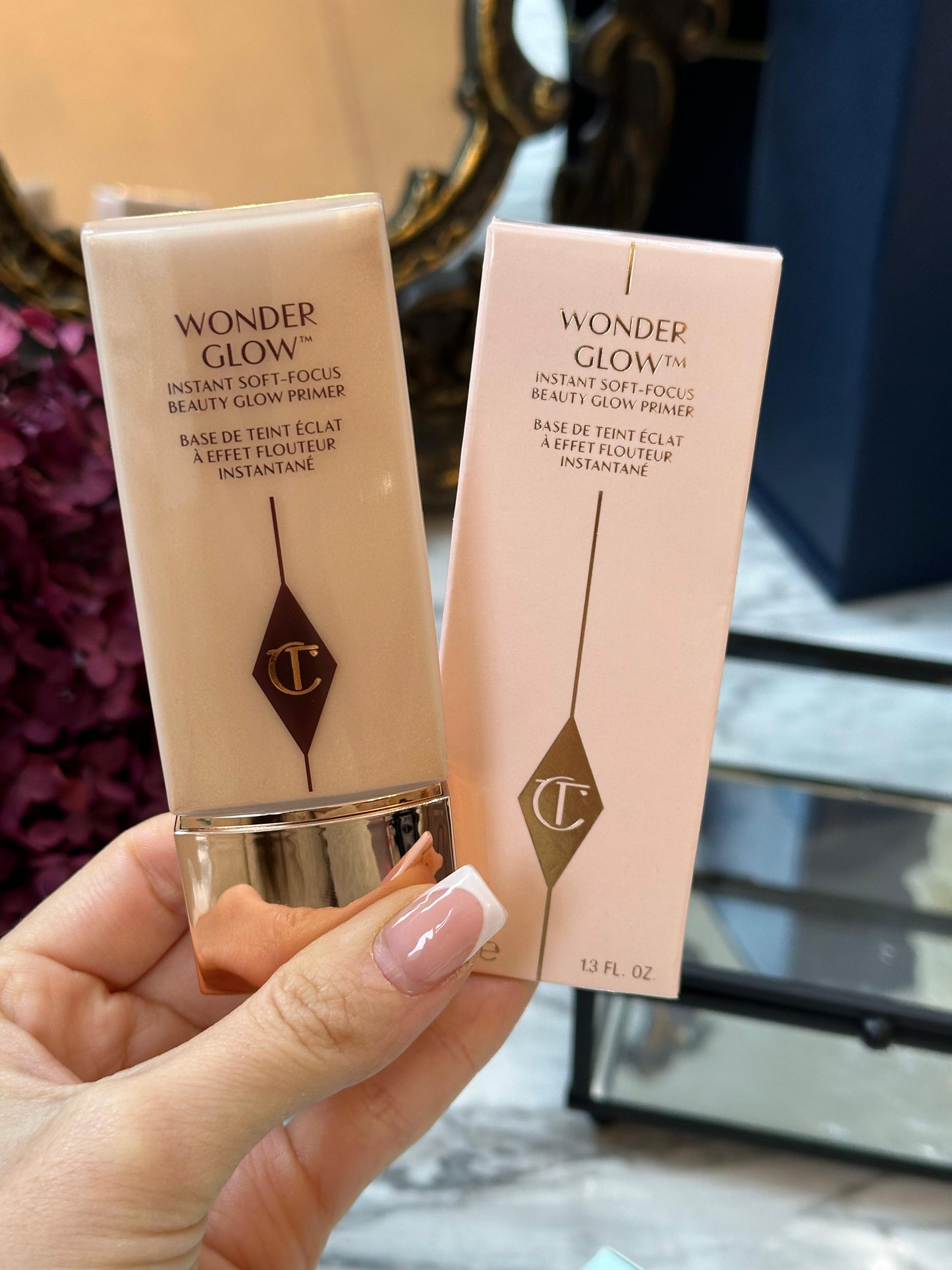 CHARLOTTE TILBURY
WonderGlow Primer
Instant Soft-Focus Beauty Glow