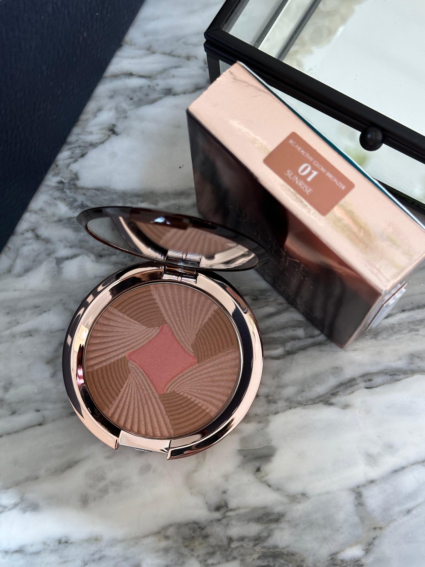 ESTÉE LAUDER Bronze Goddess (01)
Healthy Glow Bronzer