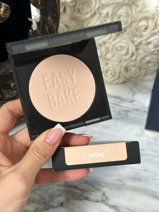 HUDA BEAUTY Easy Bake and Snatch Pressed Brightening and Setting Powder - Cupcake