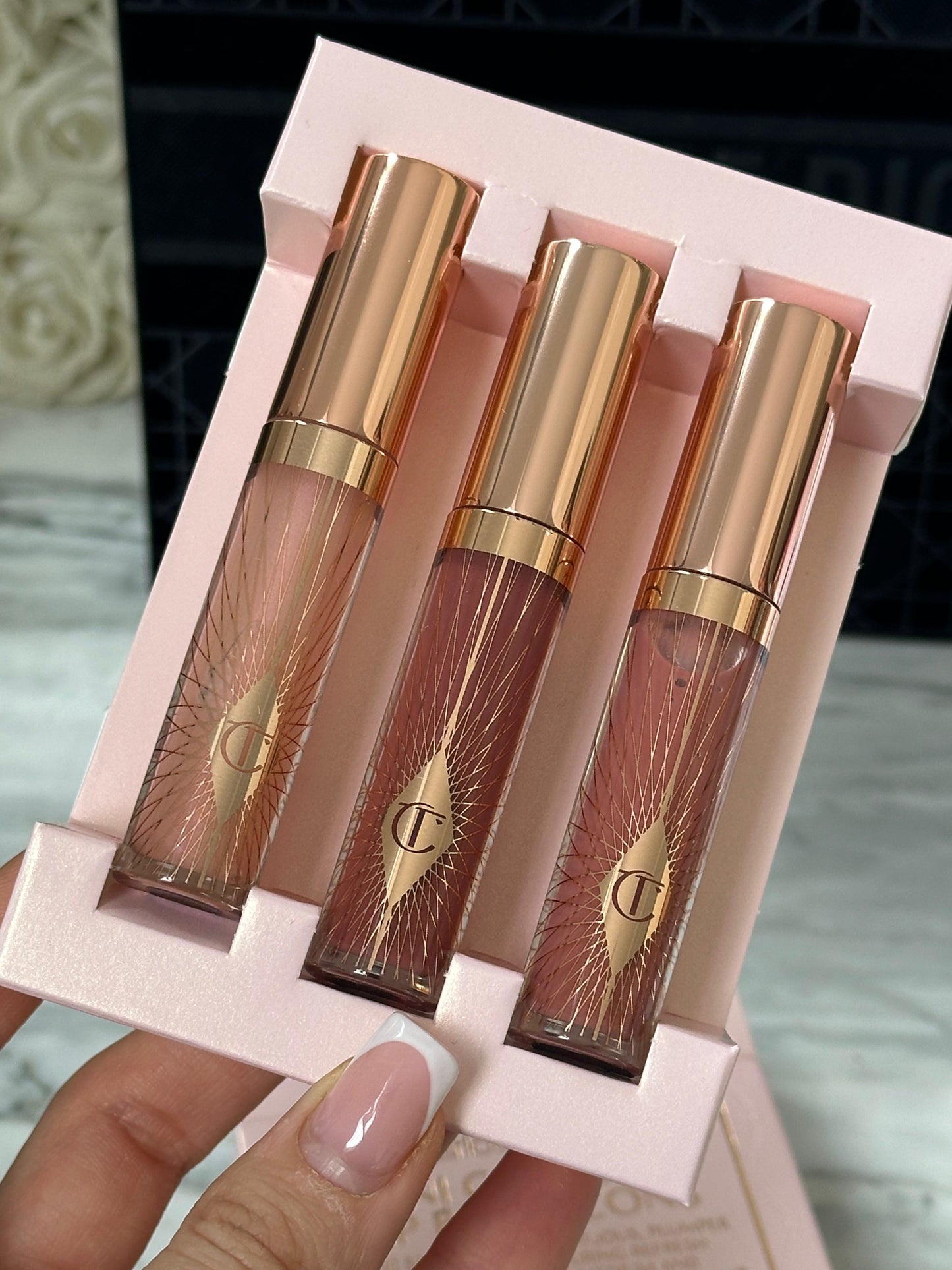 CHARLOTTE TILBURY Mini Collagen Lip Bath Icons
Limited Edition Lip Kit