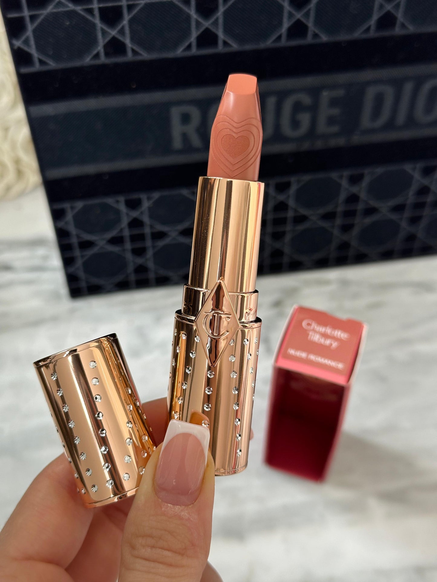 CHARLOTTE TILBURY
Look Of Love Lipstick
K.I.S.S.I.N.G - Nude Romance