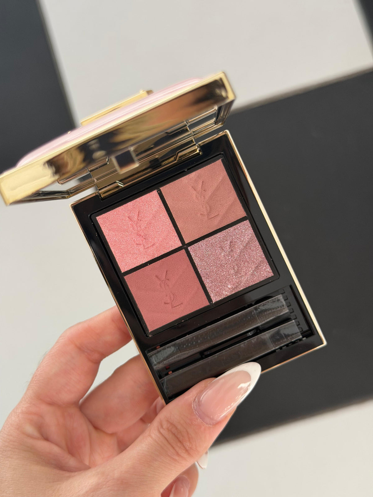 YSL Couture Clutch Collector (461)
High Intensity Pigments Longwear & Comfort