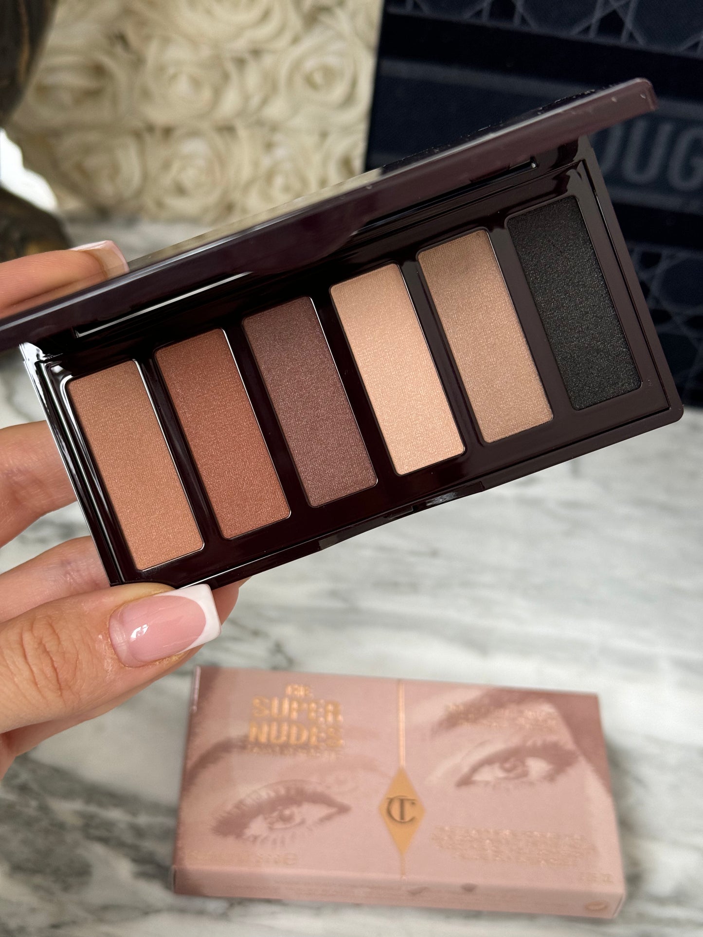 CHARLOTTE TILBURY
Super Nudes Easy Eyeshadow Palette