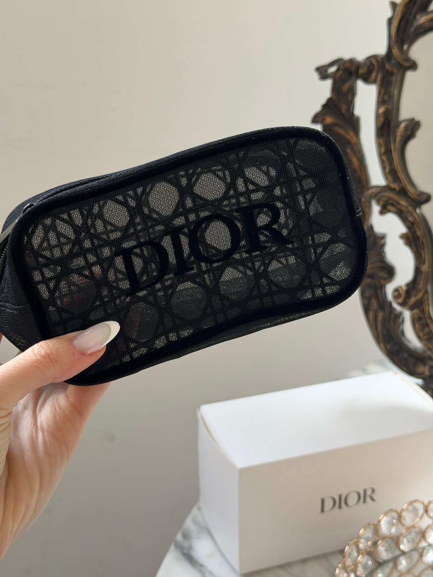 DIOR
Beauty Transparent Black Pouch Gift
