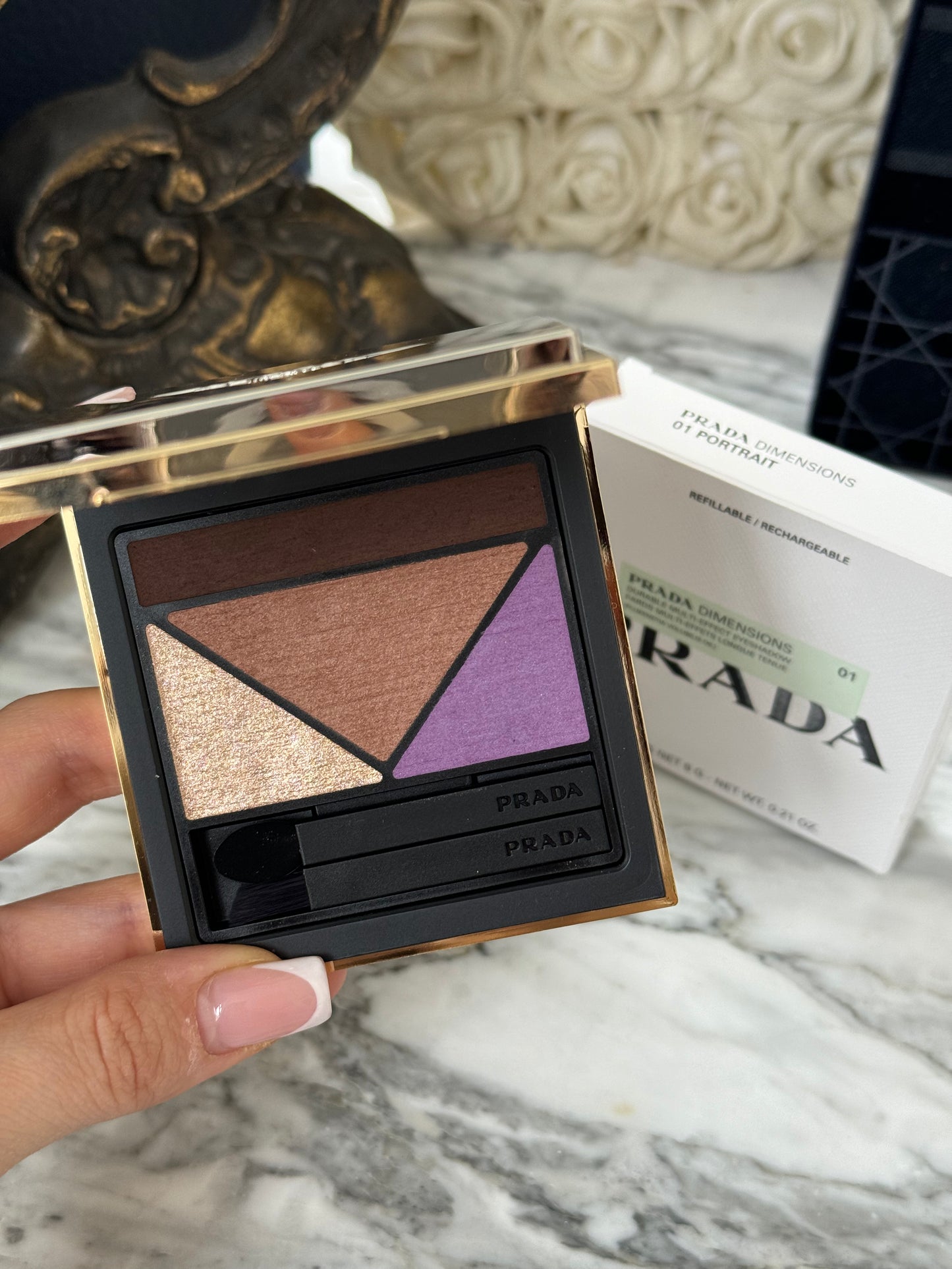 PRADA Dimensions
Durable Multi-Effect Eyeshadow (01)