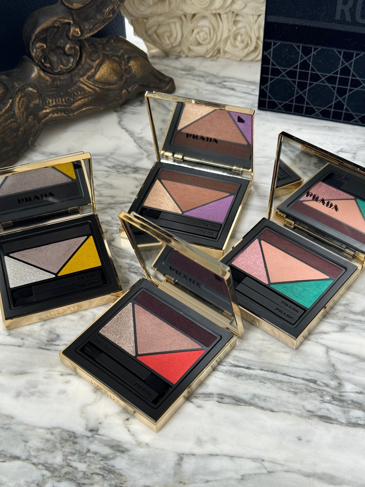 PRADA Dimensions
Durable Multi-Effect Eyeshadow (04)