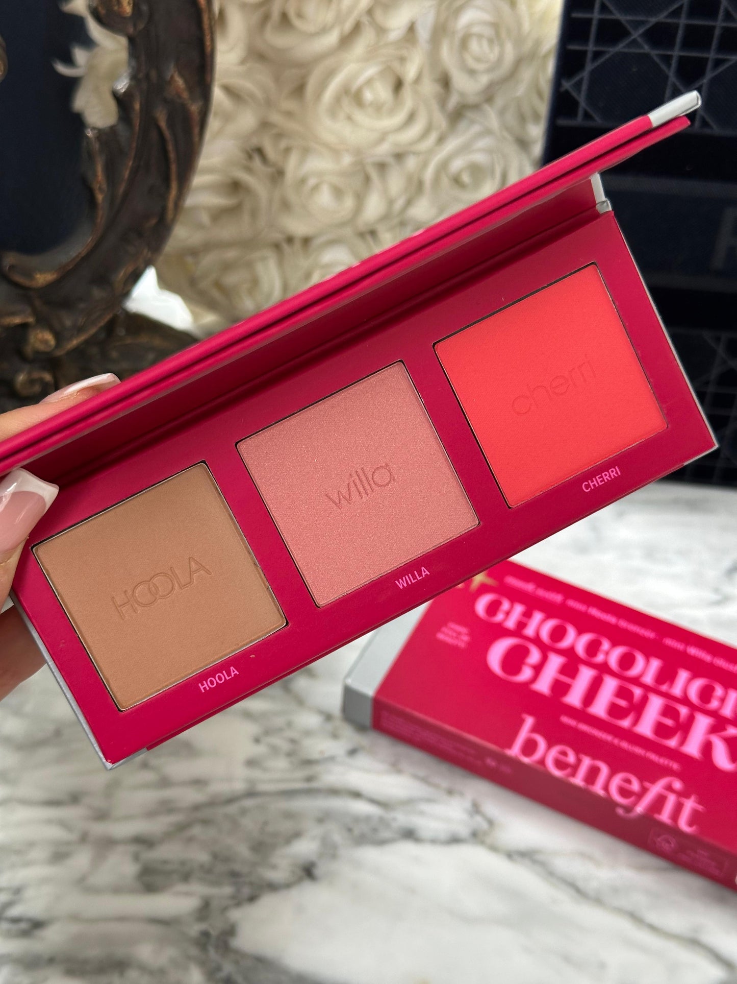 BENEFIT Chocolicious Cheeks Gift Set
Mini Bronzer & Blush Palette