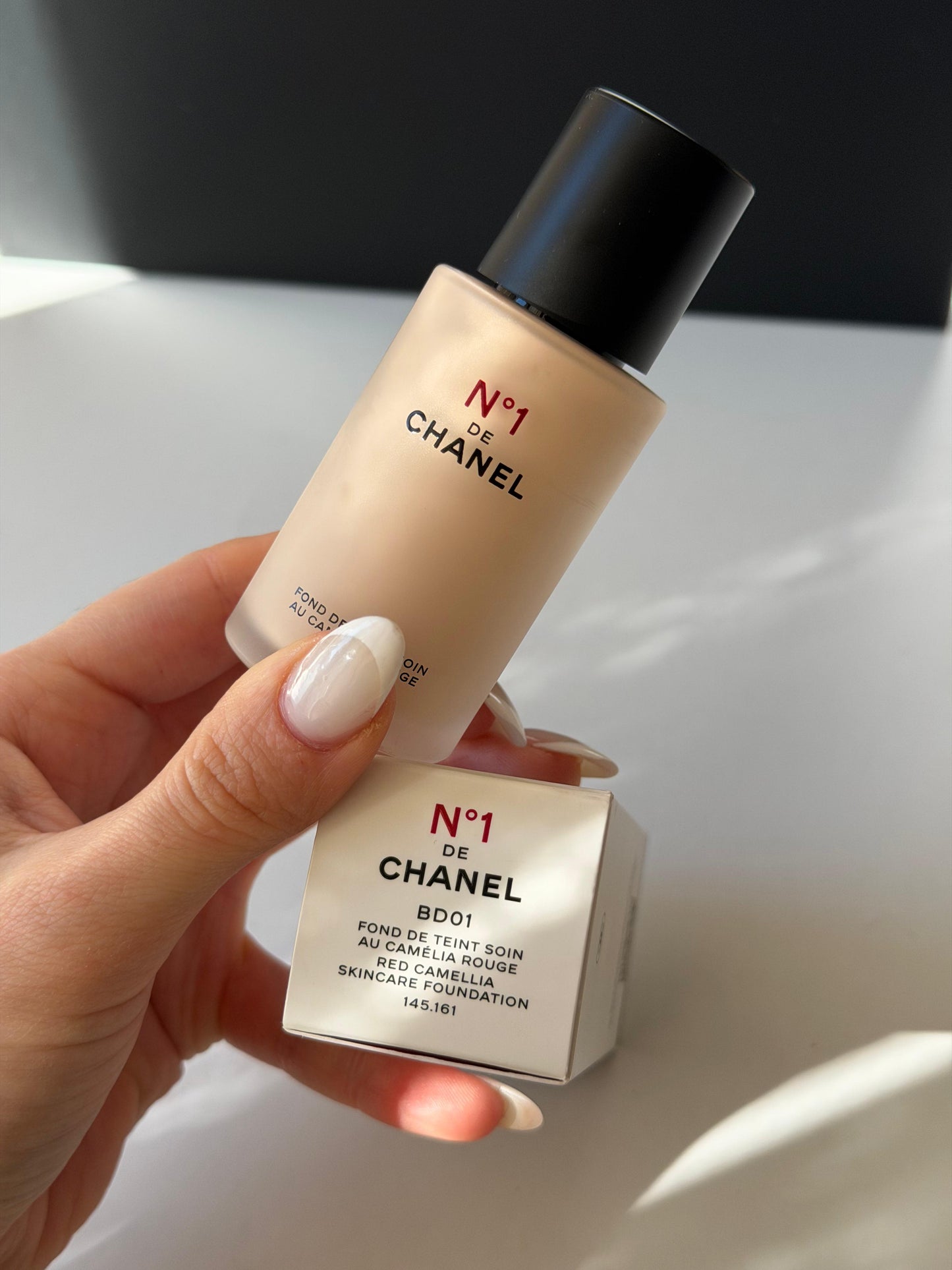 CHANEL N°1 De Chanel Red Camellia Skincare Foundation (BD01)
Illuminates - Hydrates - Protects