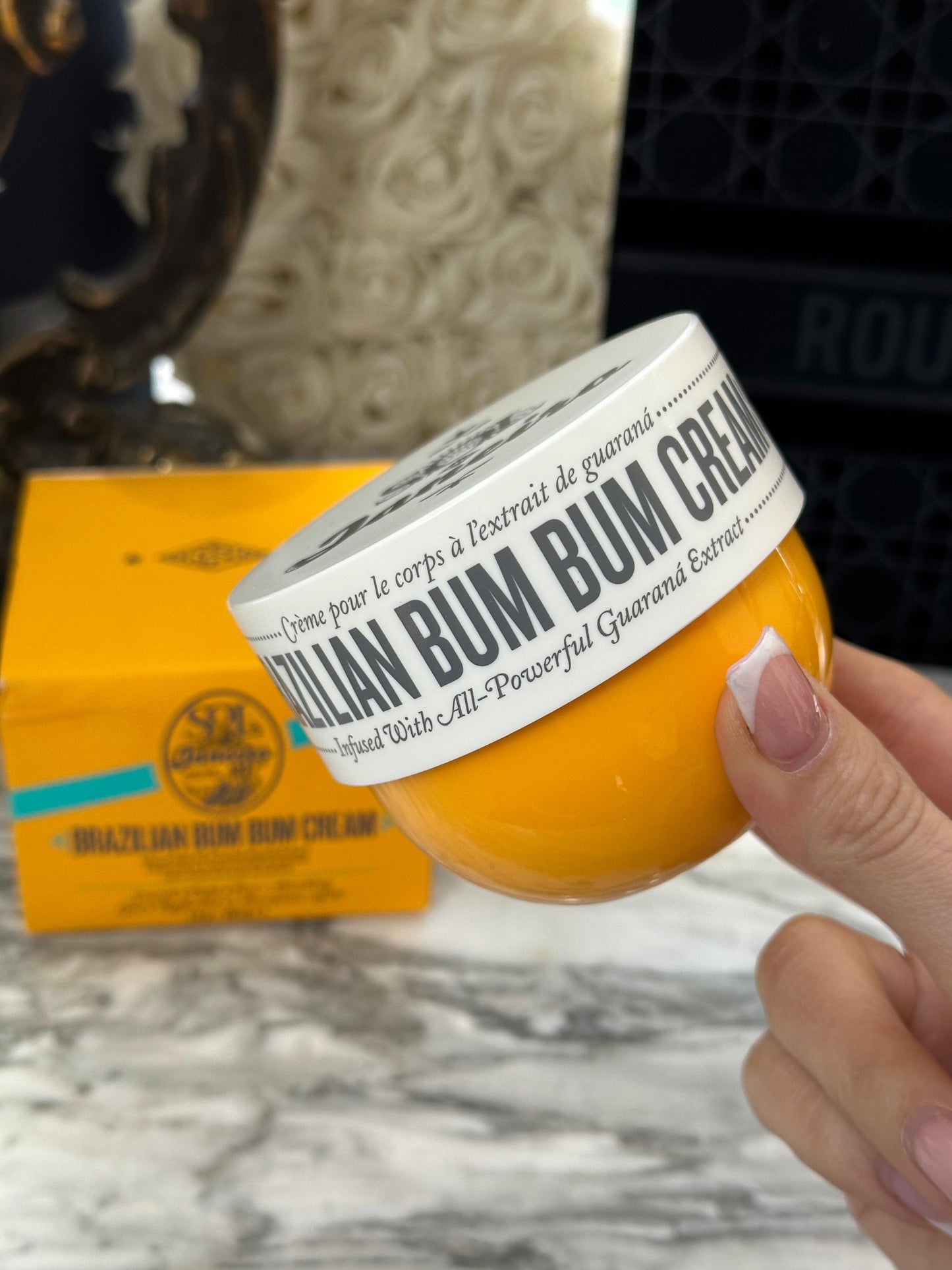 SOL DE JANEIRO Brazilian Bum Bumm® Cream
Visibly Firming Body Cream With The Irresistible Scent Of Pistachio, Salted Caramal And Vanilla