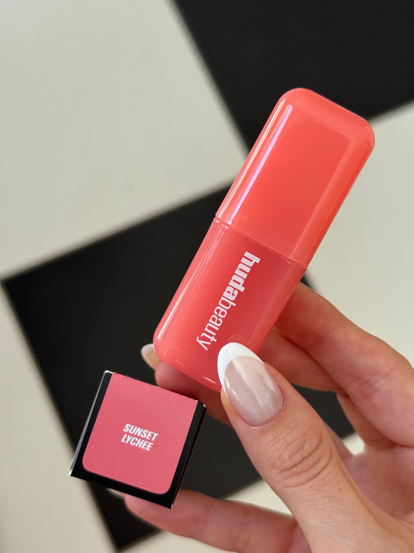 HUDA BEAUTY
Blush Filter Soft Glow Liquid Blush - Sunset Lychee