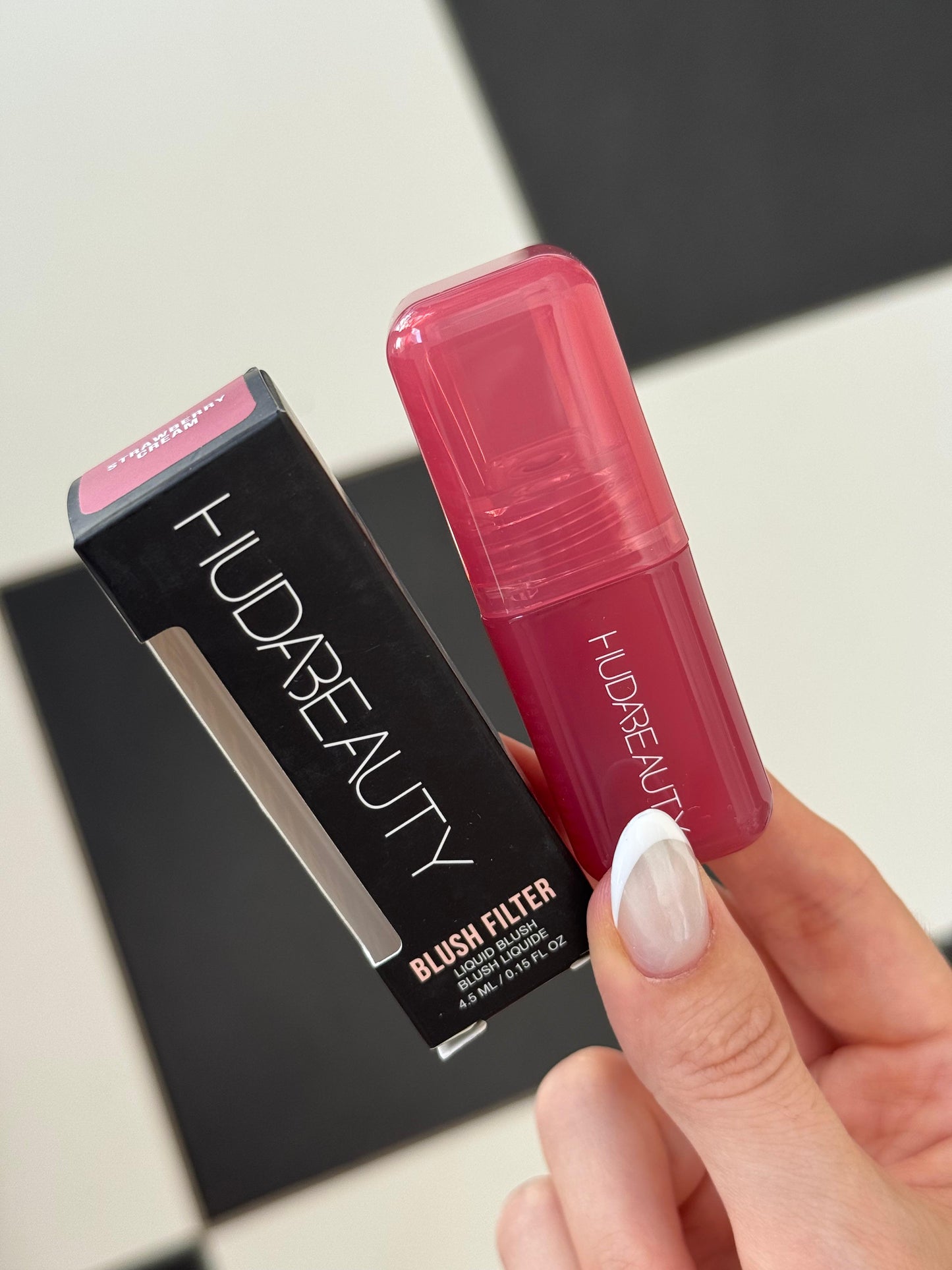 HUDA BEAUTY
Blush Filter Soft Glow Liquid Blush - Strawberry Cream