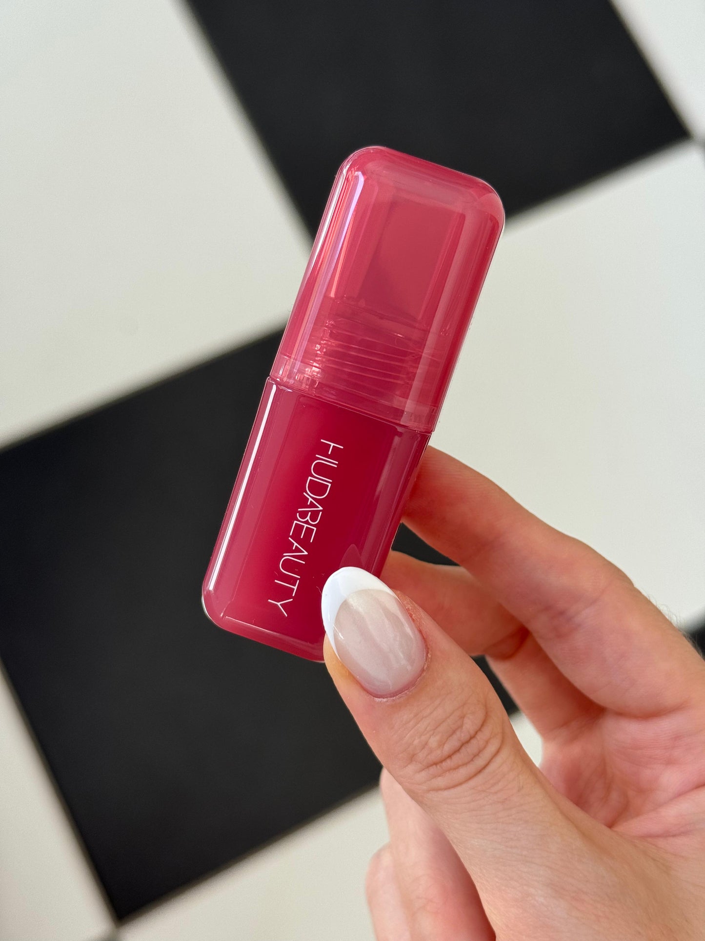 HUDA BEAUTY
Blush Filter Soft Glow Liquid Blush - Strawberry Cream