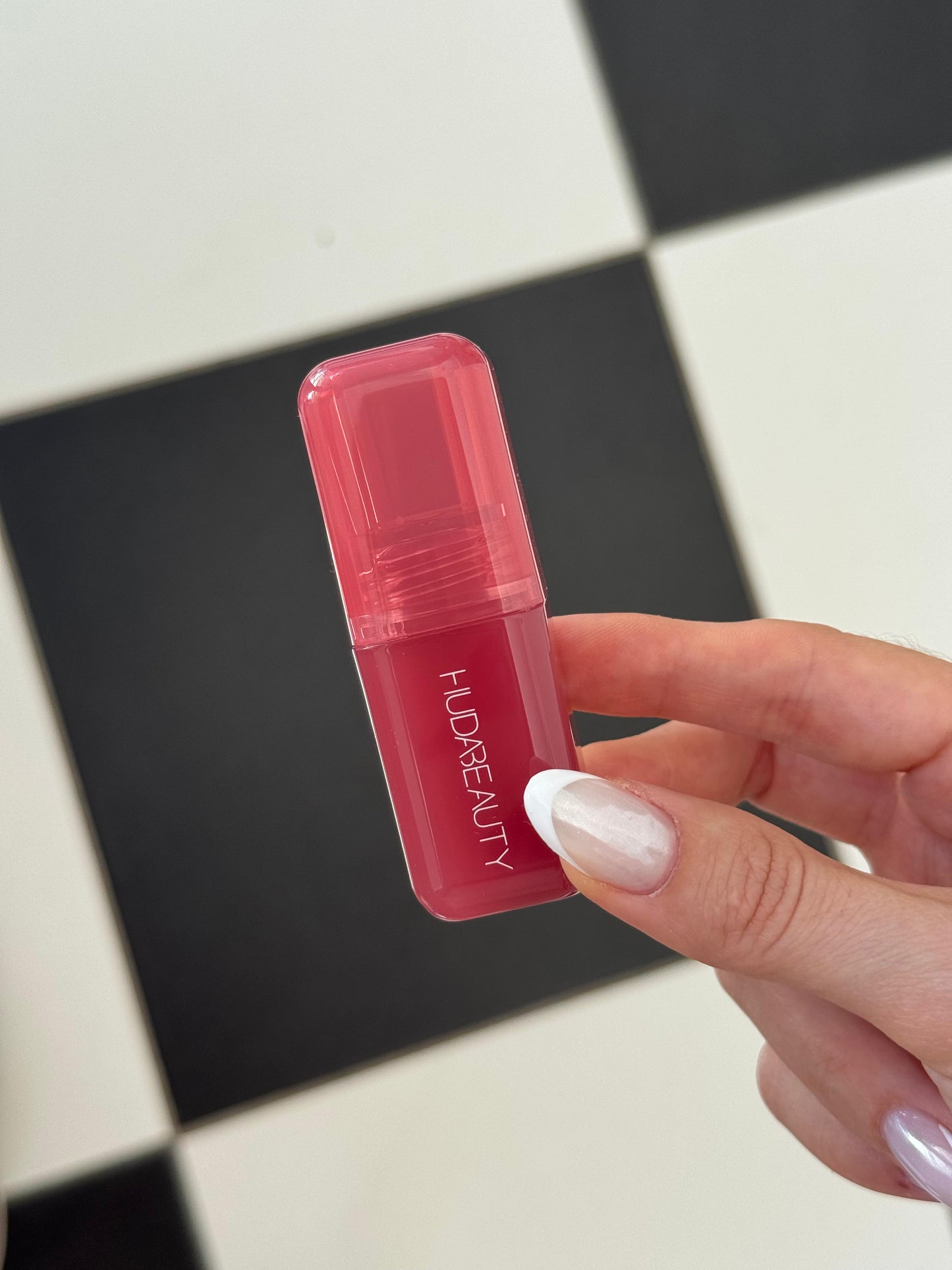 HUDA BEAUTY
Blush Filter Soft Glow Liquid Blush - Strawberry Cream