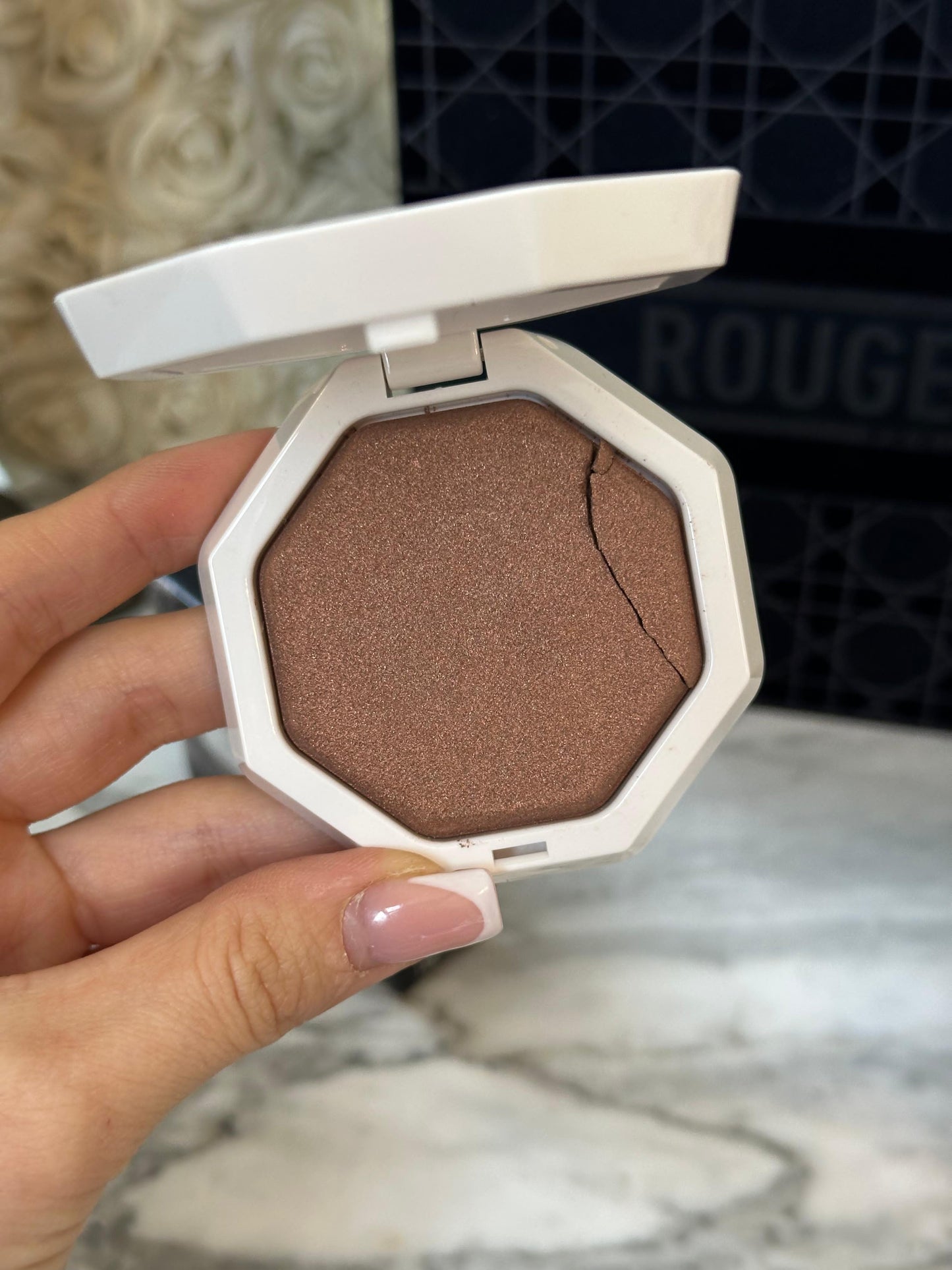 FENTY BEAUTY
Demi’glow Light-Diffusing Highlighter