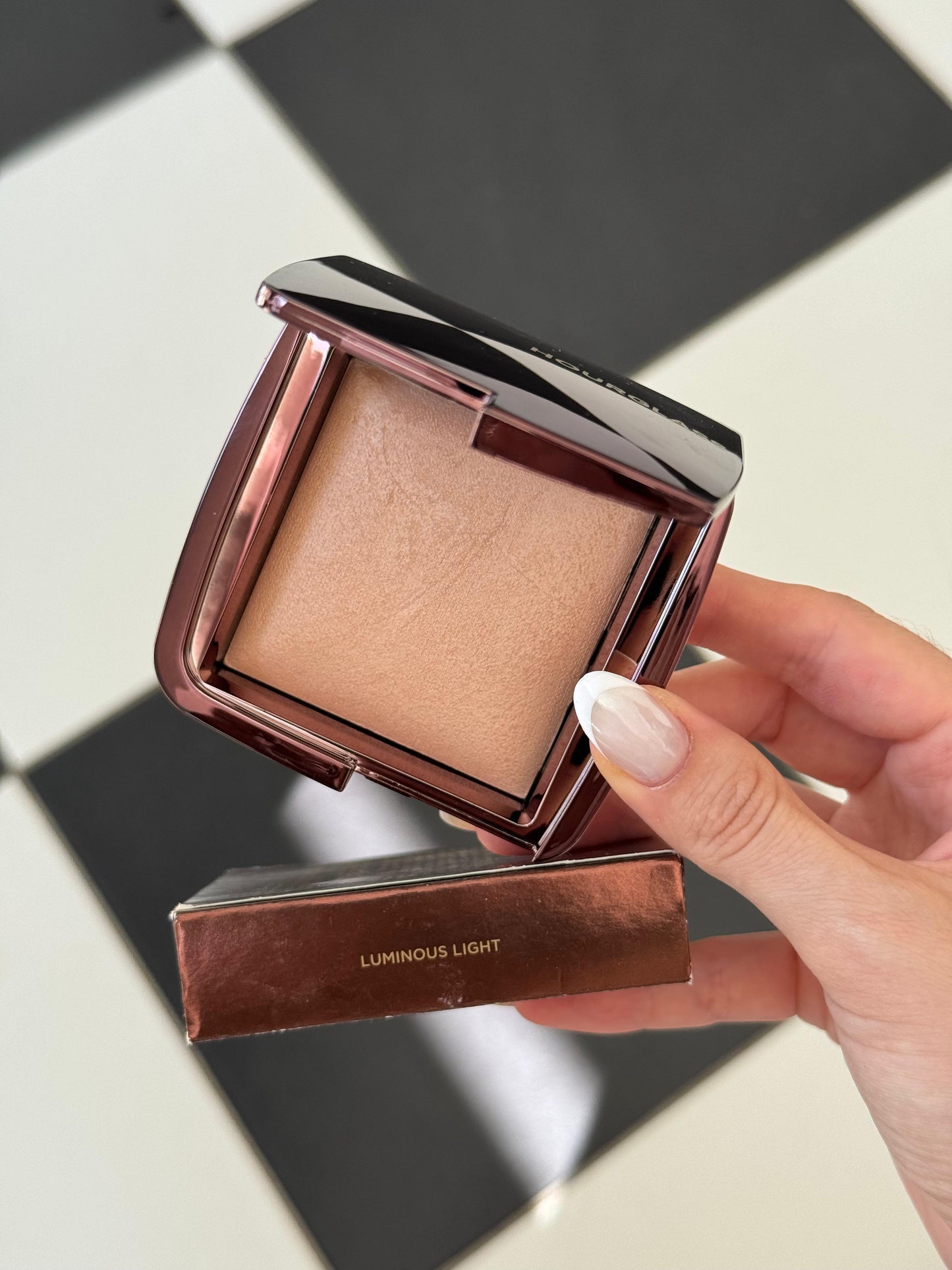 HOURGLASS Ambient Lighting Powder - Luminous Light