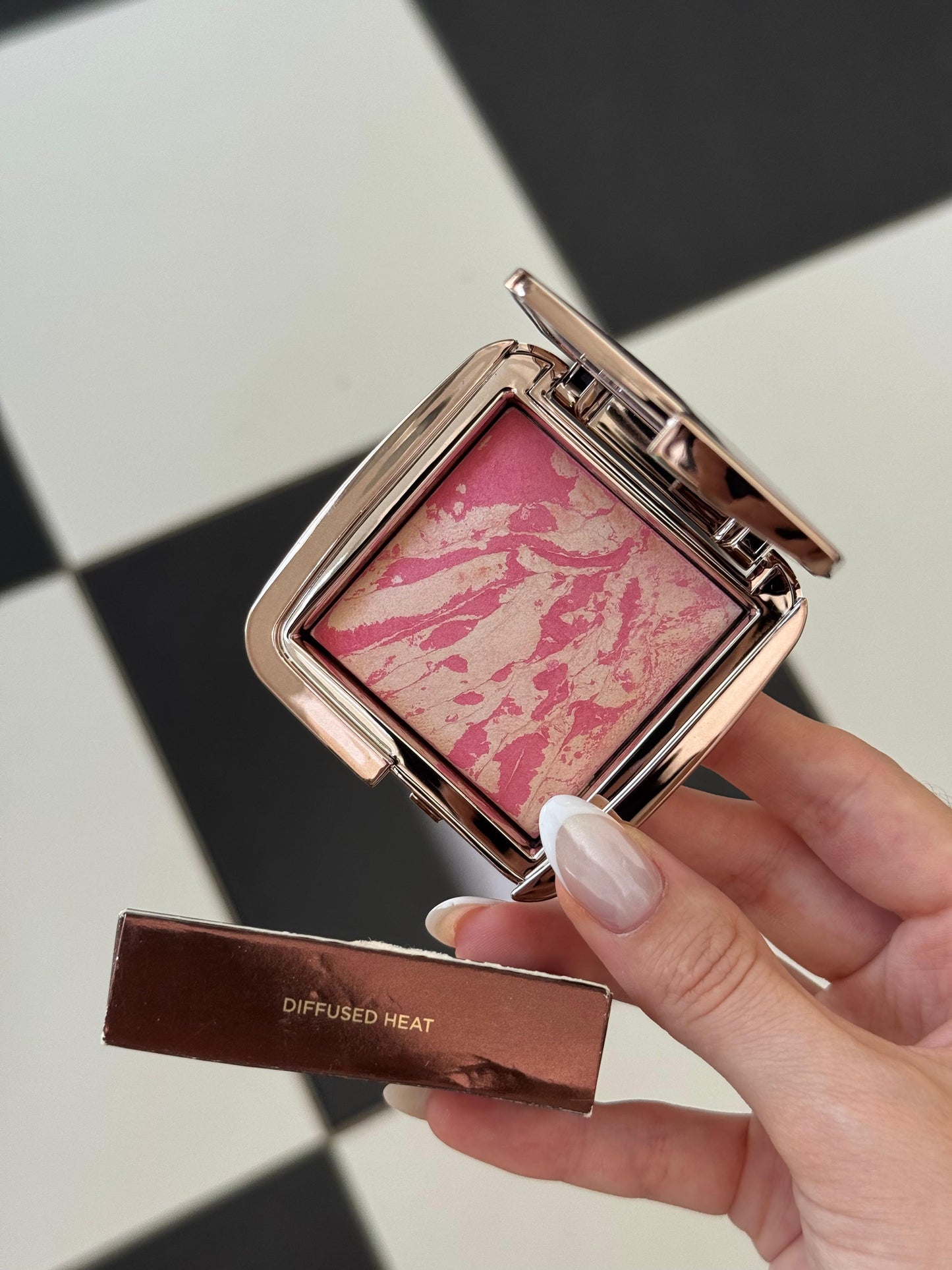 HOURGLASS Ambient Lighting Blush - Diffused Heat
