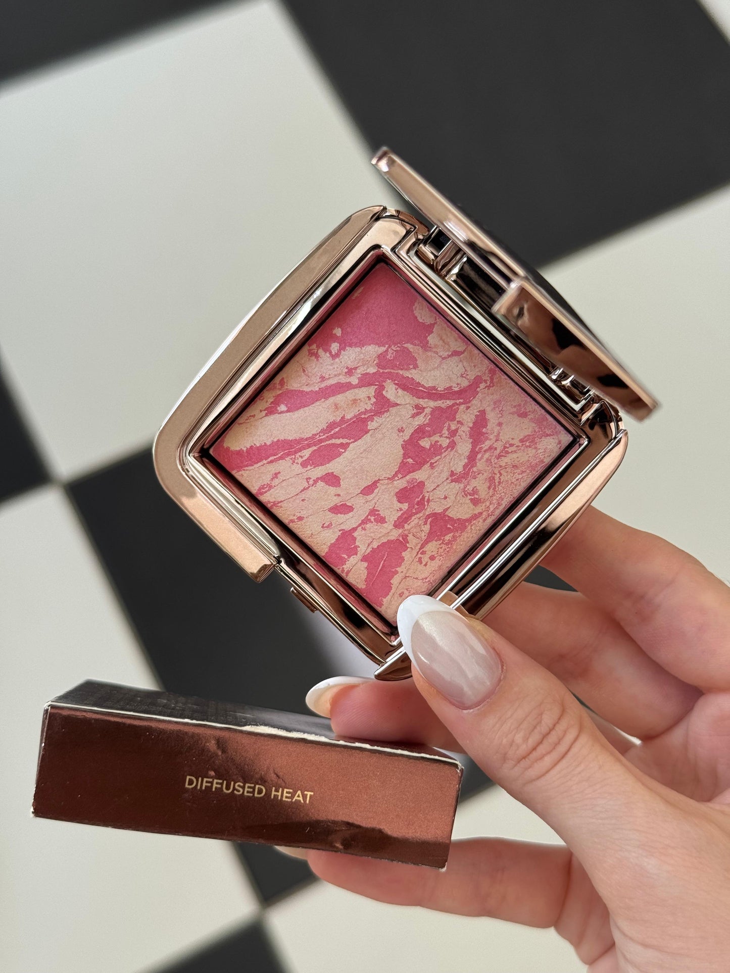 HOURGLASS Ambient Lighting Blush - Diffused Heat