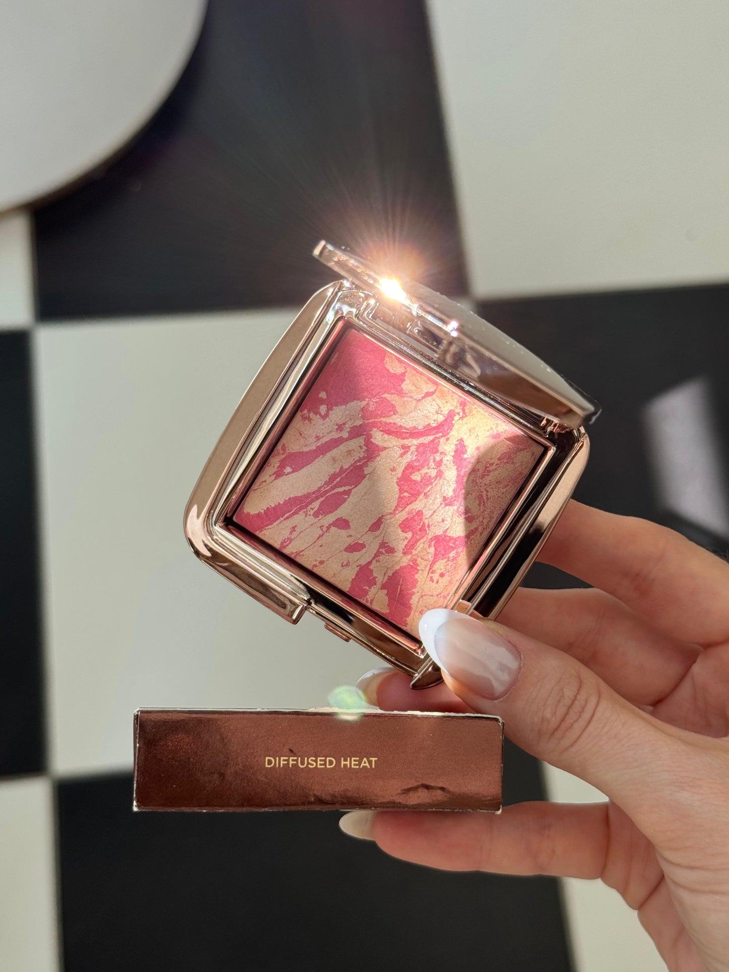 HOURGLASS Ambient Lighting Blush - Diffused Heat
