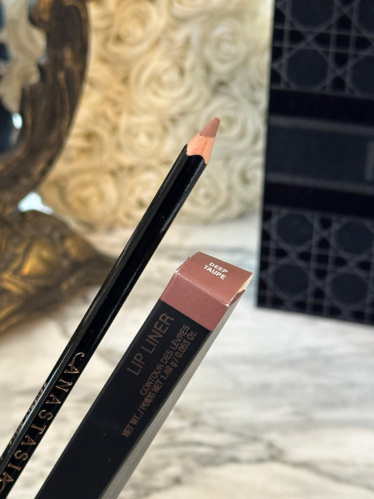 ANASTASIA BEVERLY HILLS
Lip Liner - Deep Taupe
A Full-Pigment Lip pencil For Shaping And Contouring Lips With Precision