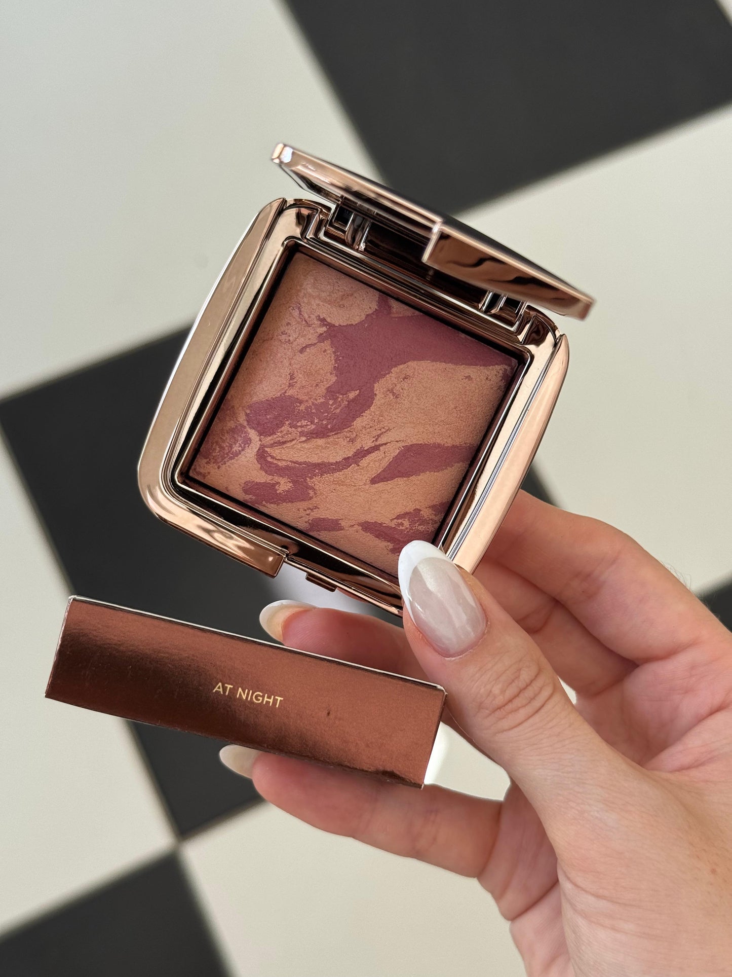 HOURGLASS Ambient Lighting Blush - At Night