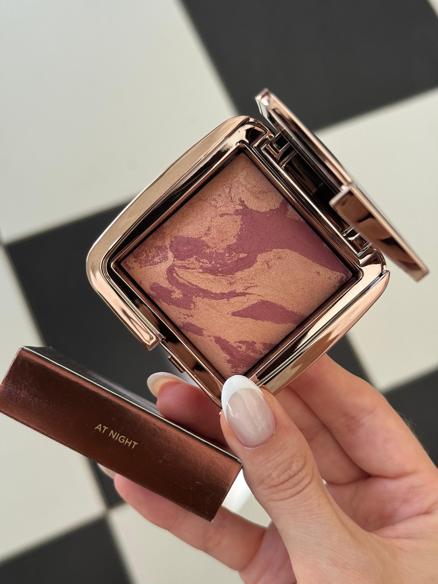 HOURGLASS Ambient Lighting Blush - At Night