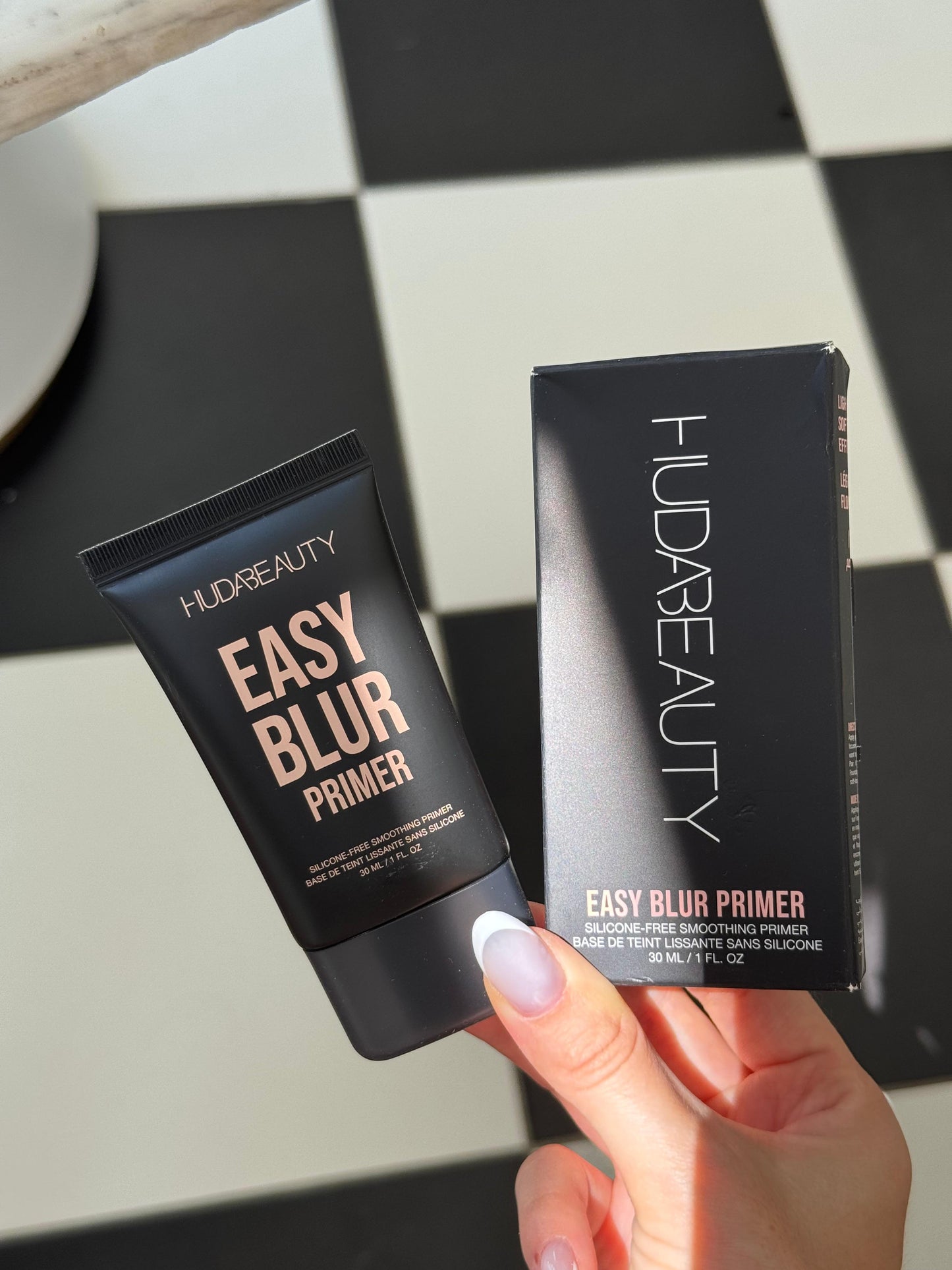 HUDA BEAUTY 
Easy Blur Silicone-Free Smoothing & Pore-Minimizing Primer