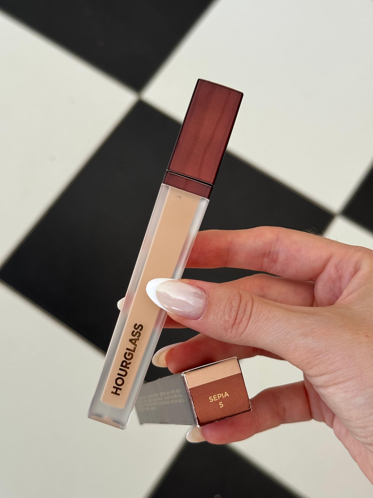 HOURGLASS Vanish™ Airbrush Concealer