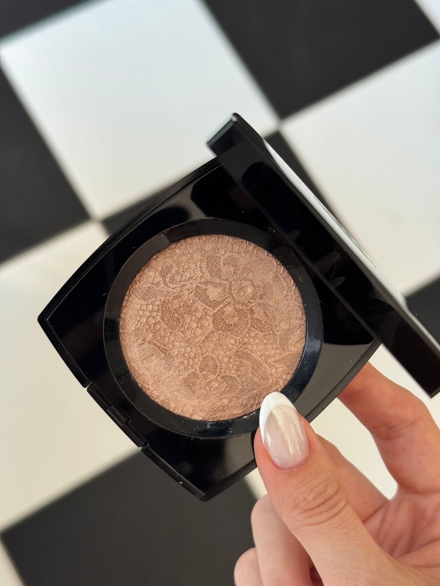 CHANEL Dentelle Précieuse Illuminating Powder - Limited Edition