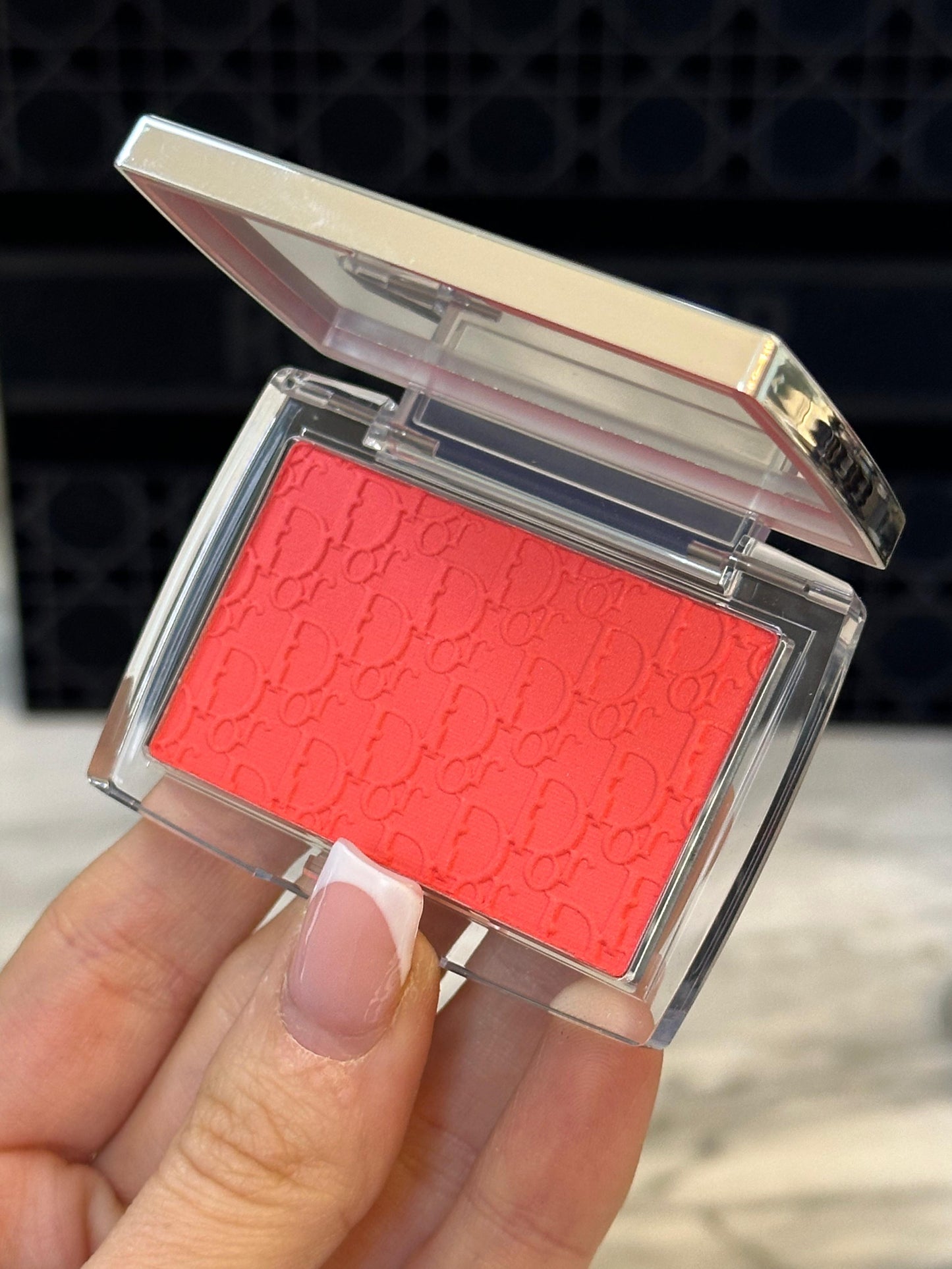 DIOR Rosy Glow (015 Cherry)
Color-Awakening Blush - Natural Healthy Glow Effect