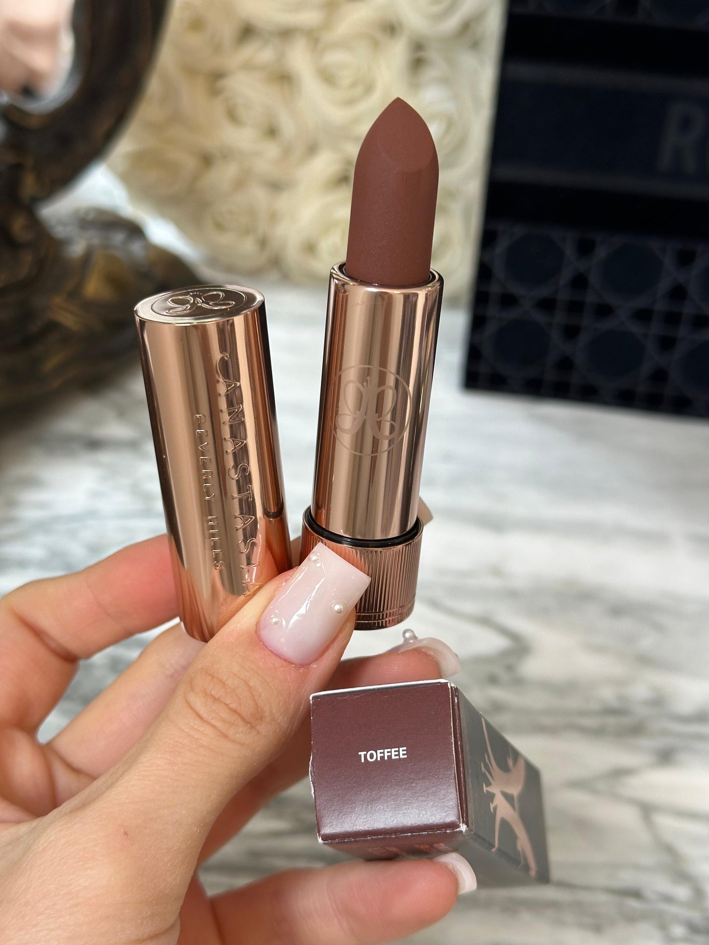 ANASTASIA BEVERLY HILLS Matte & Satin Lipstick - Toffee
Full-Pigment, Comfortable Wearability