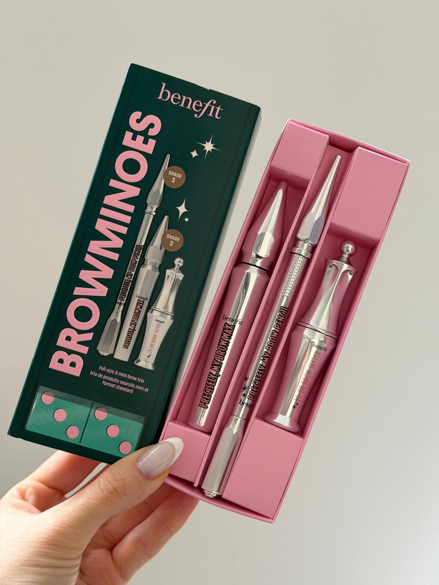 BENEFIT BROWminoes Holiday Gift Set - Light Brown
Full-Size Brow Defining Pencil, Volumizing Fiber Brow Gel, And Brow Setting Gel