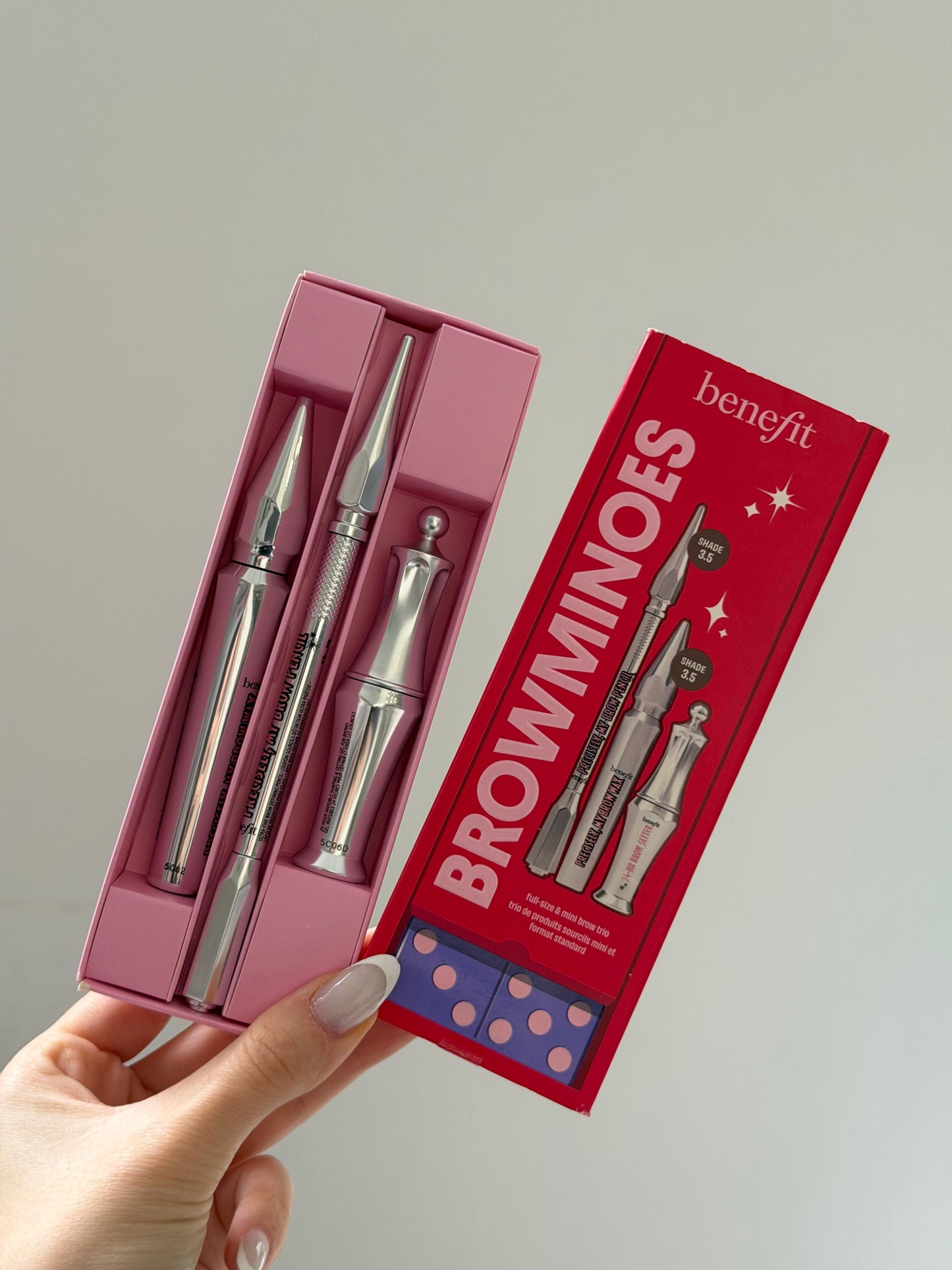BENEFIT BROWminoes Holiday Gift Set - Medium Brown
Full-Size Brow Defining Pencil, Volumizing Fiber Brow Gel, And Brow Setting Gel