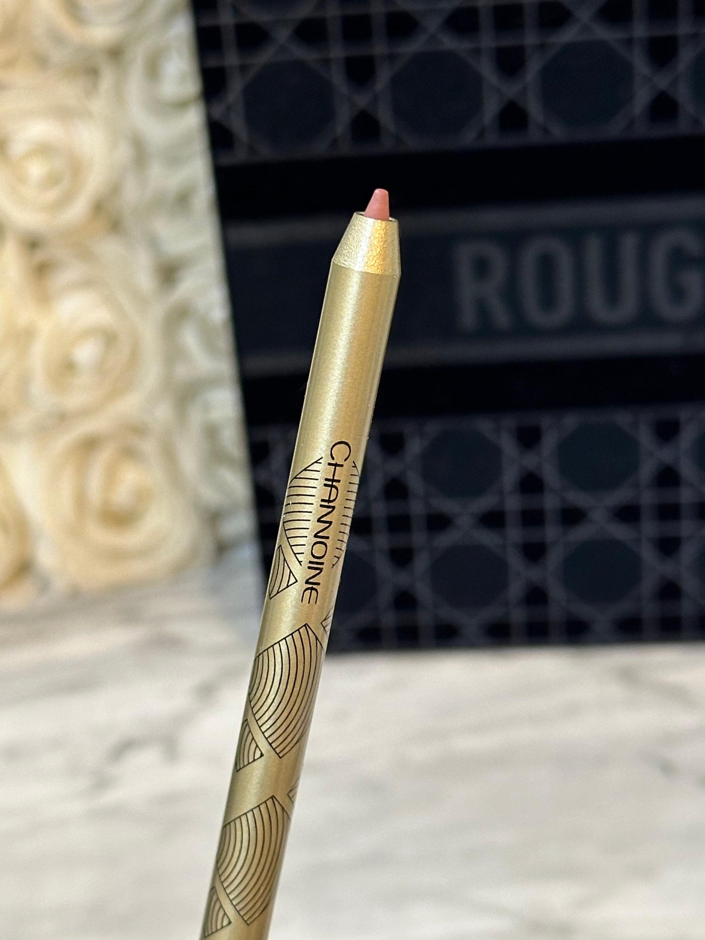 SHANNOINE
Star Colors Lip Definer Twist