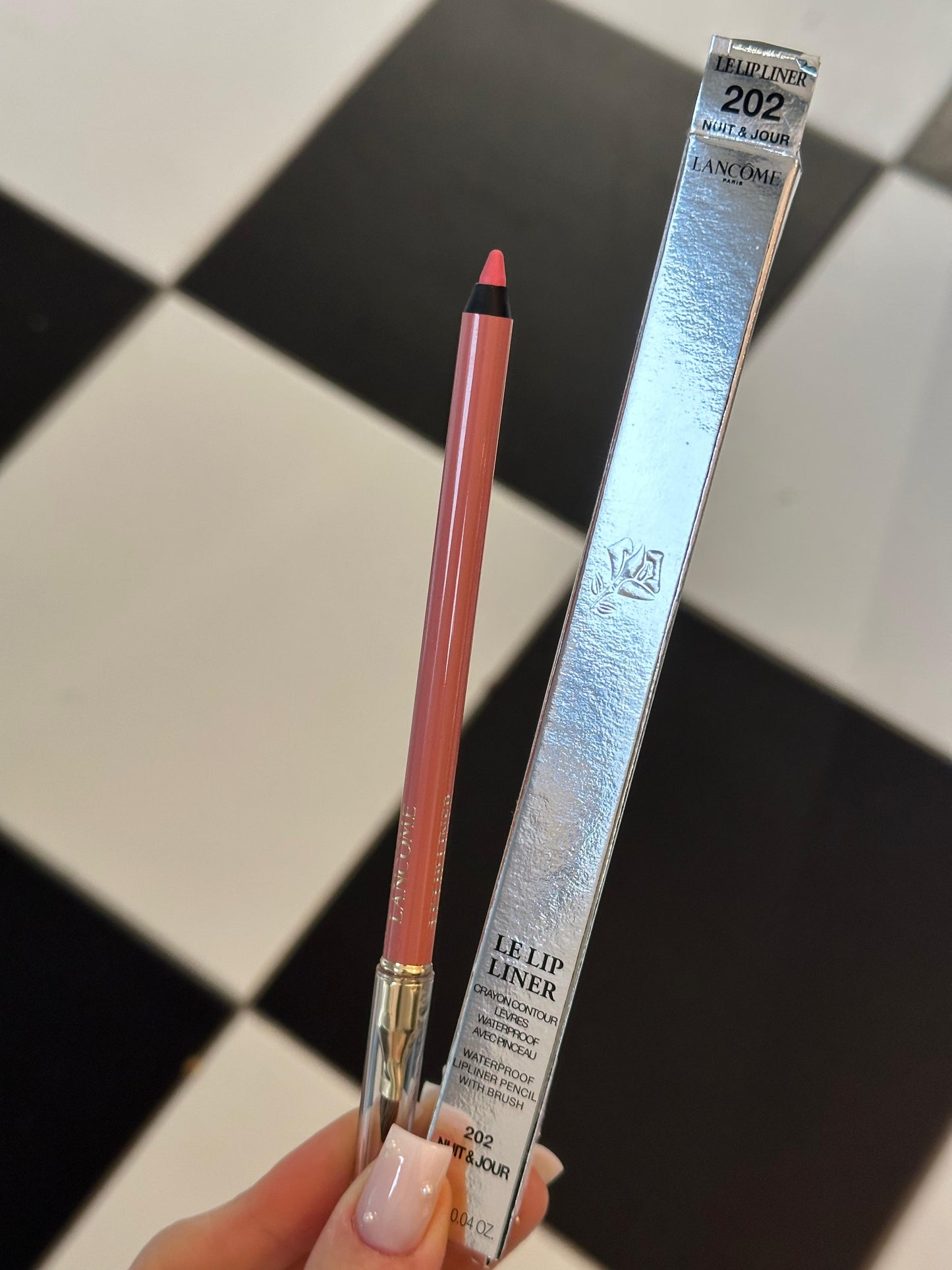 LANCÔME Le Lip Liner Pencil
Waterproof & Smudge-Resistant (202)