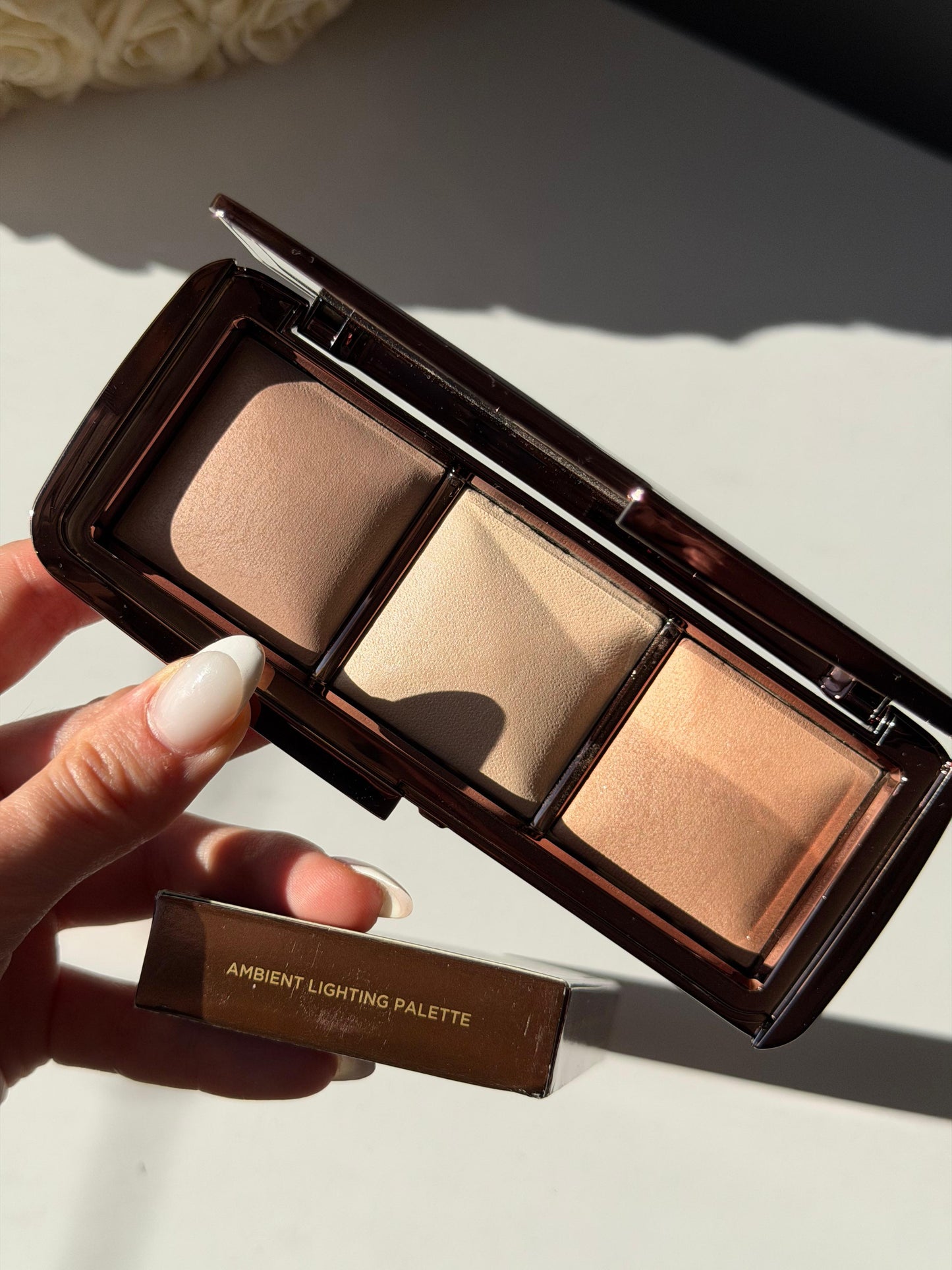 HOURGLASS Ambient Lighting Palette